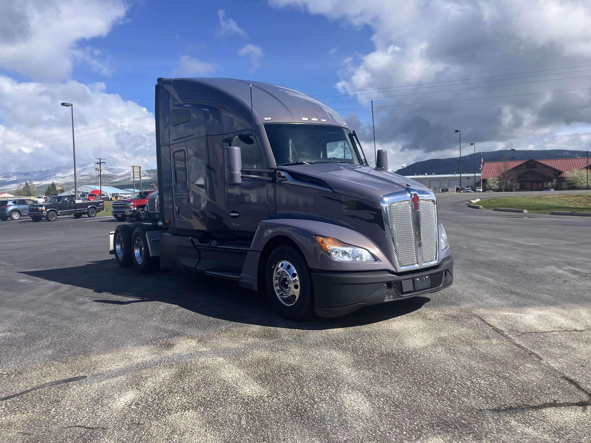 2023 Kenworth T680 - image 3 of 6