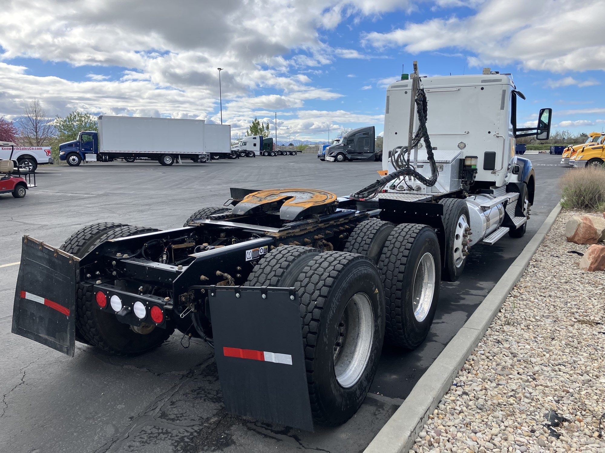 2023 Kenworth T880 - image 5 of 6