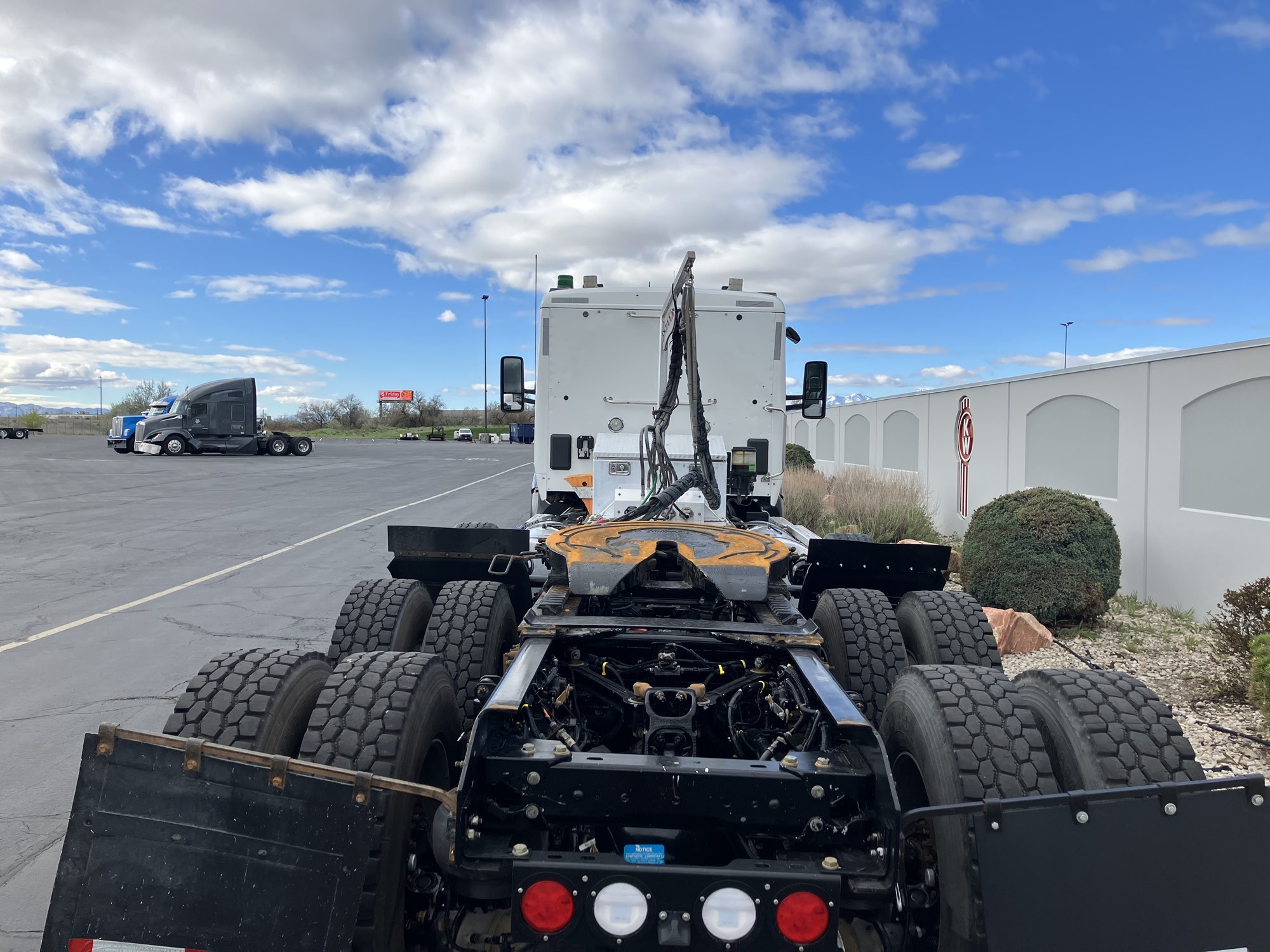 2023 Kenworth T880 - image 6 of 6