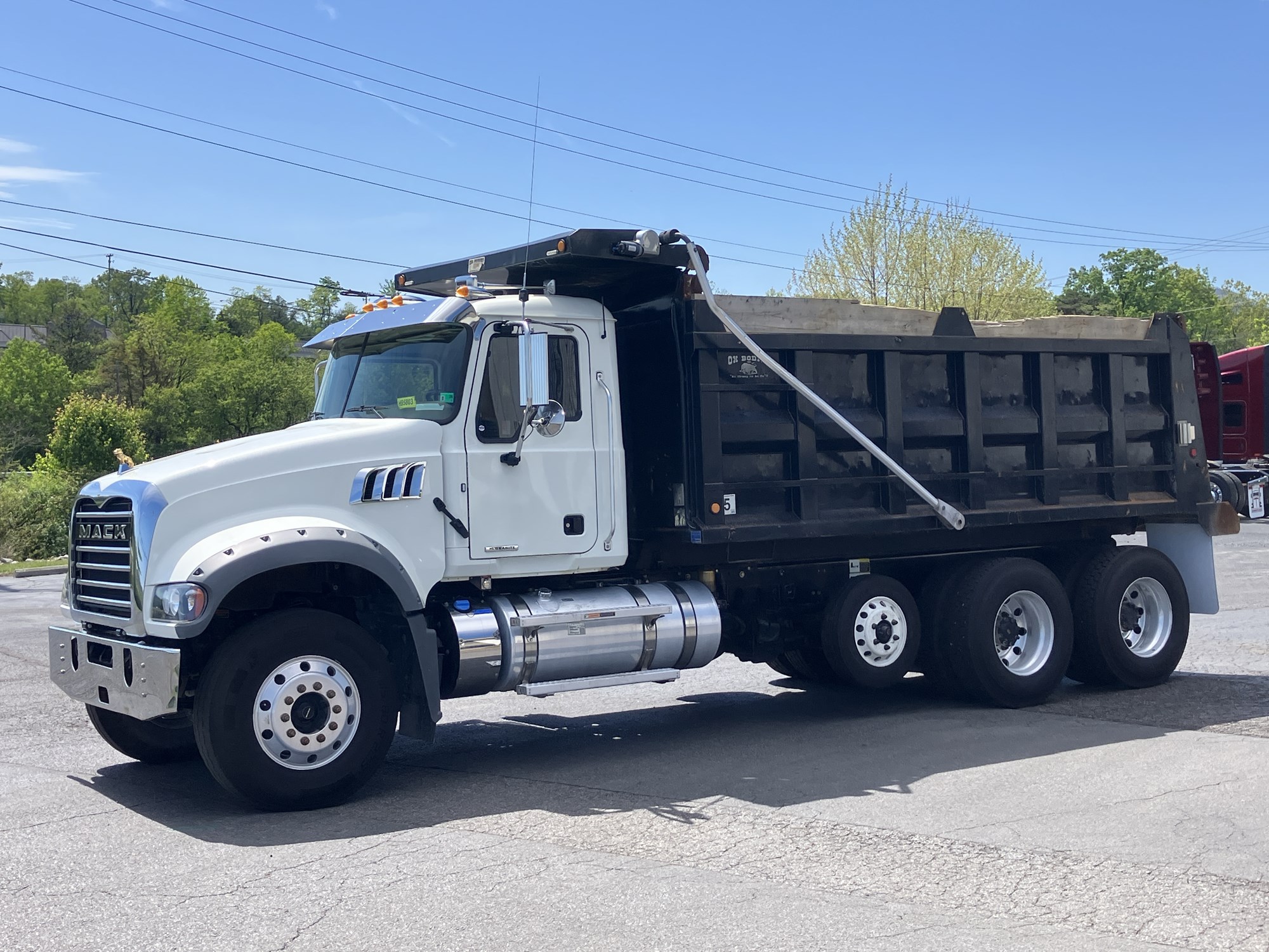 2023 Mack Granite - image 1 of 6