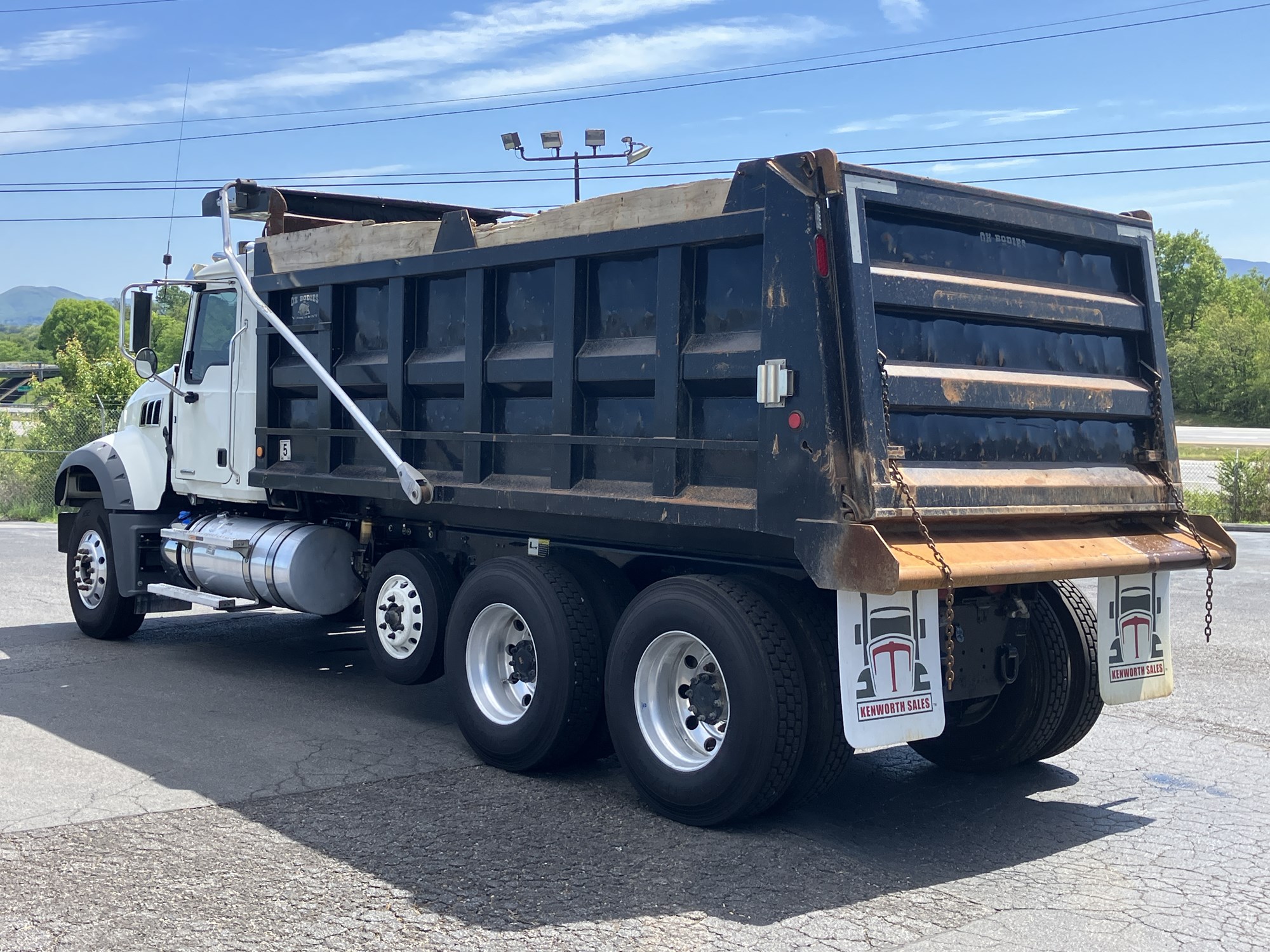 2023 Mack Granite - image 6 of 6