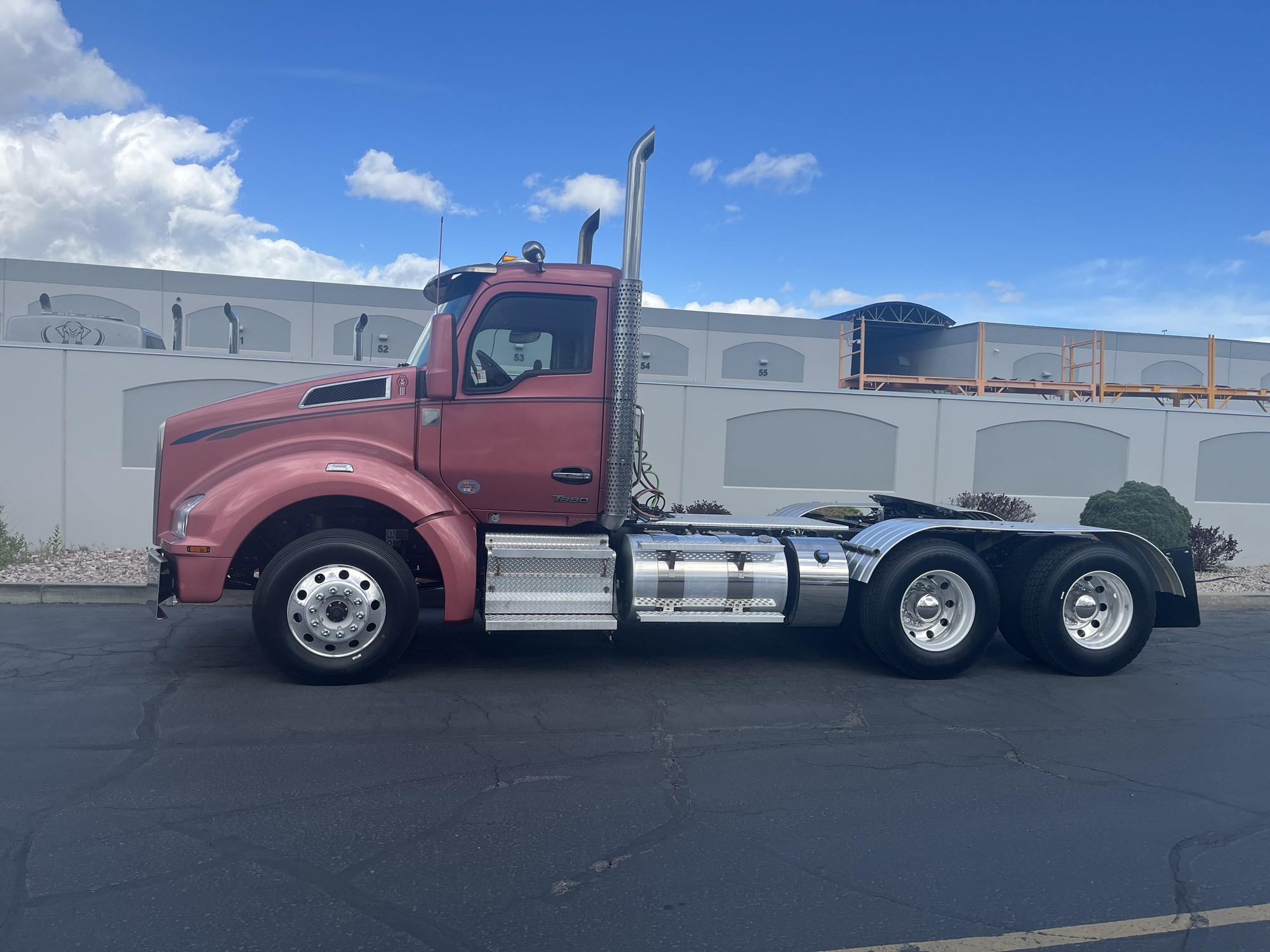 2024 Kenworth T880 - image 1 of 6