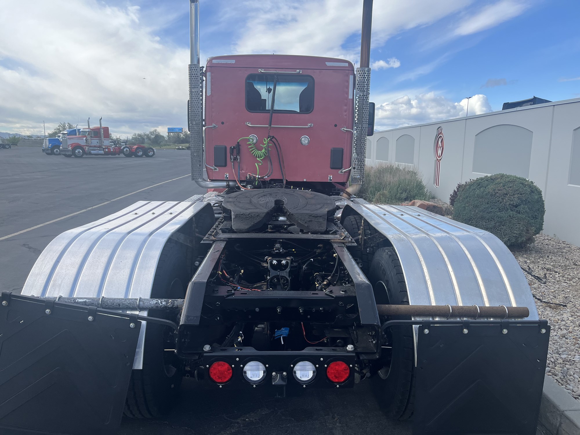 2024 Kenworth T880 - image 5 of 6