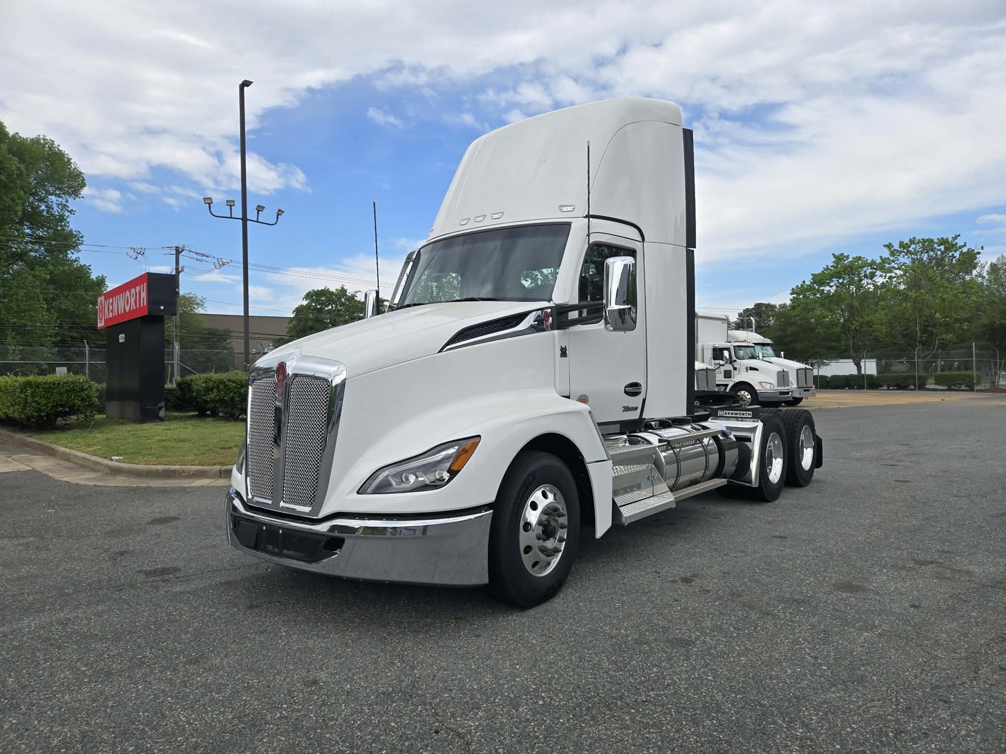 2025 Kenworth T680 Next Gen - image 1 of 6