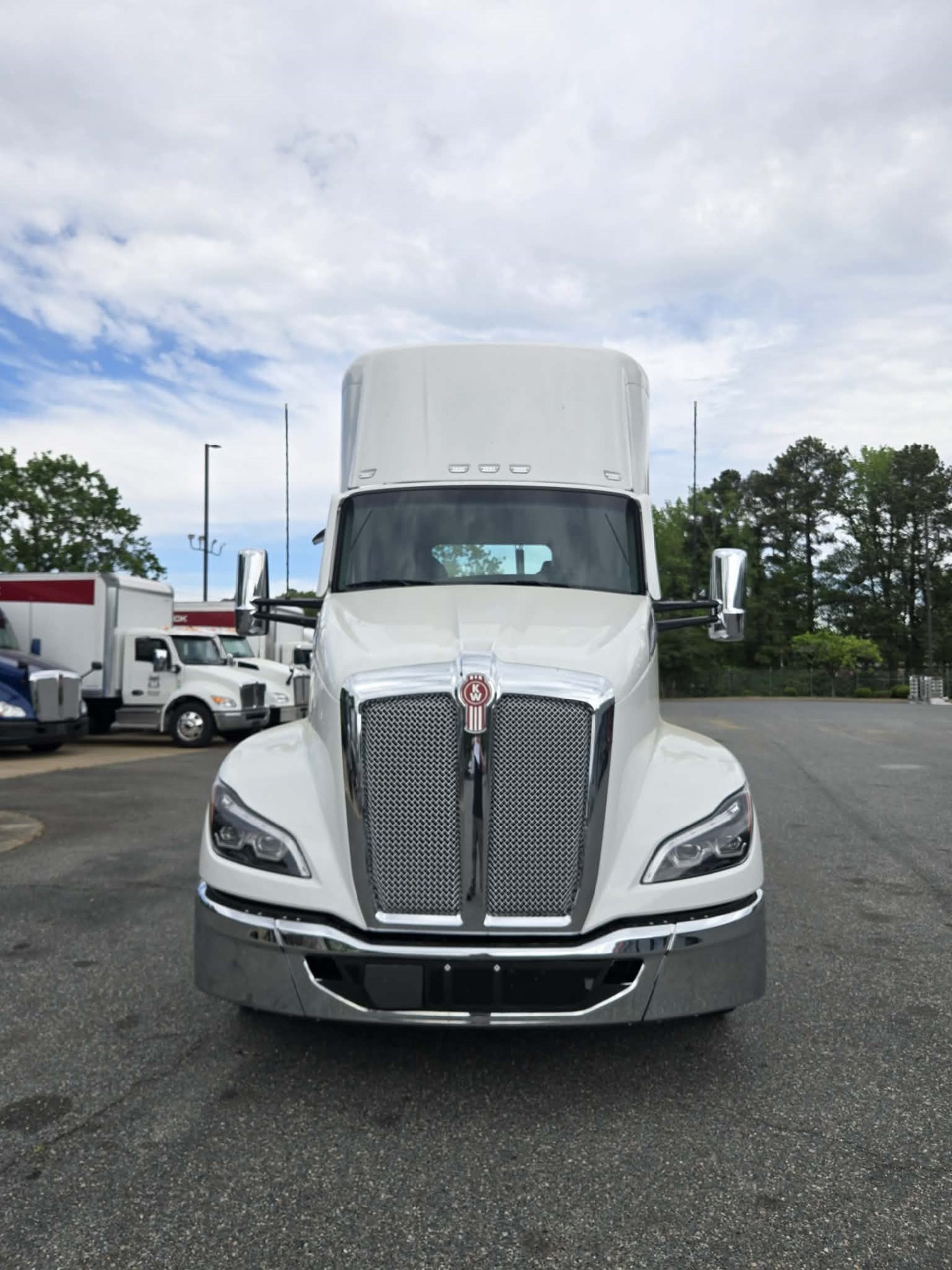 2025 Kenworth T680 Next Gen - image 2 of 6