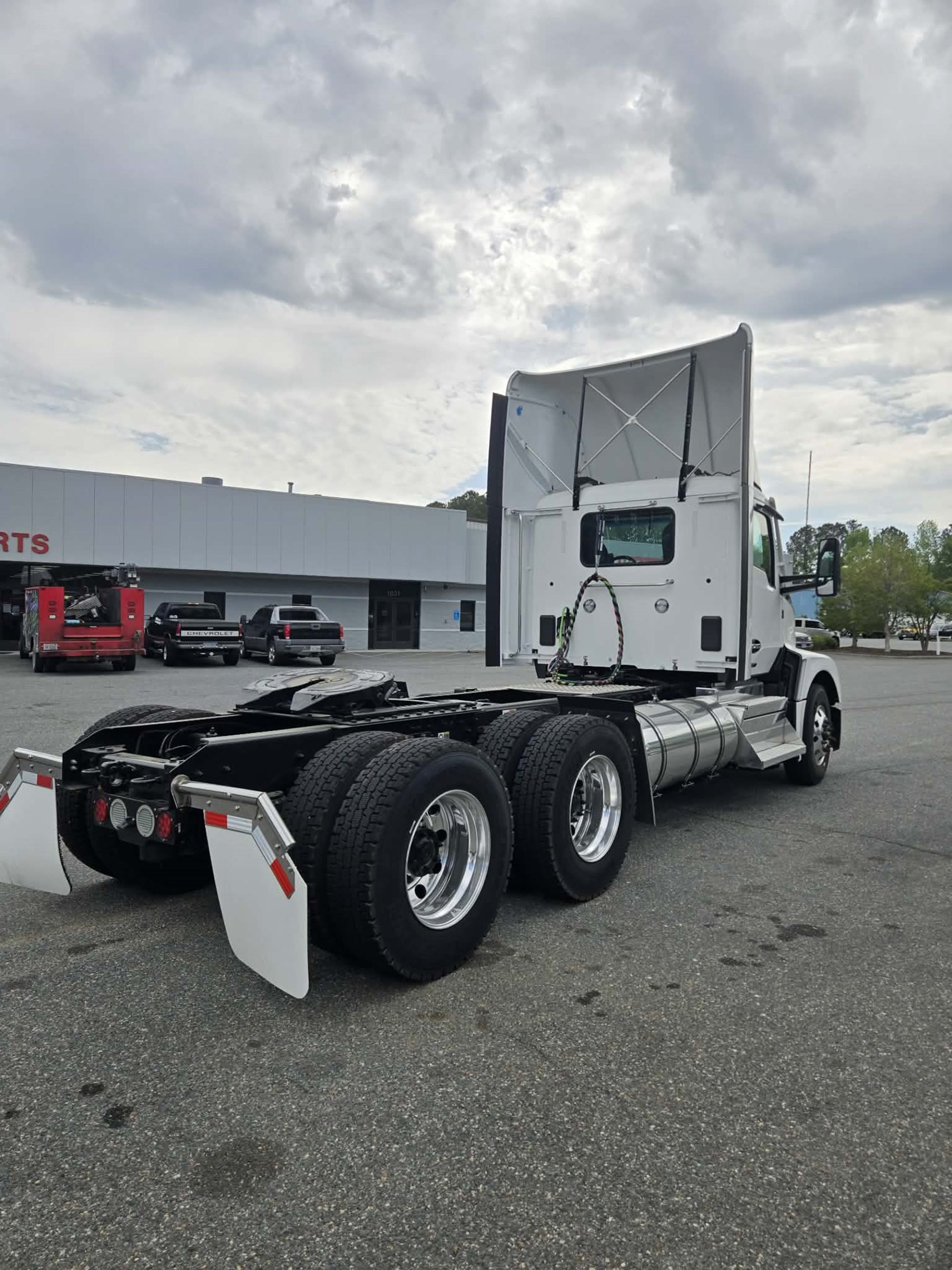 2025 Kenworth T680 Next Gen - image 4 of 6