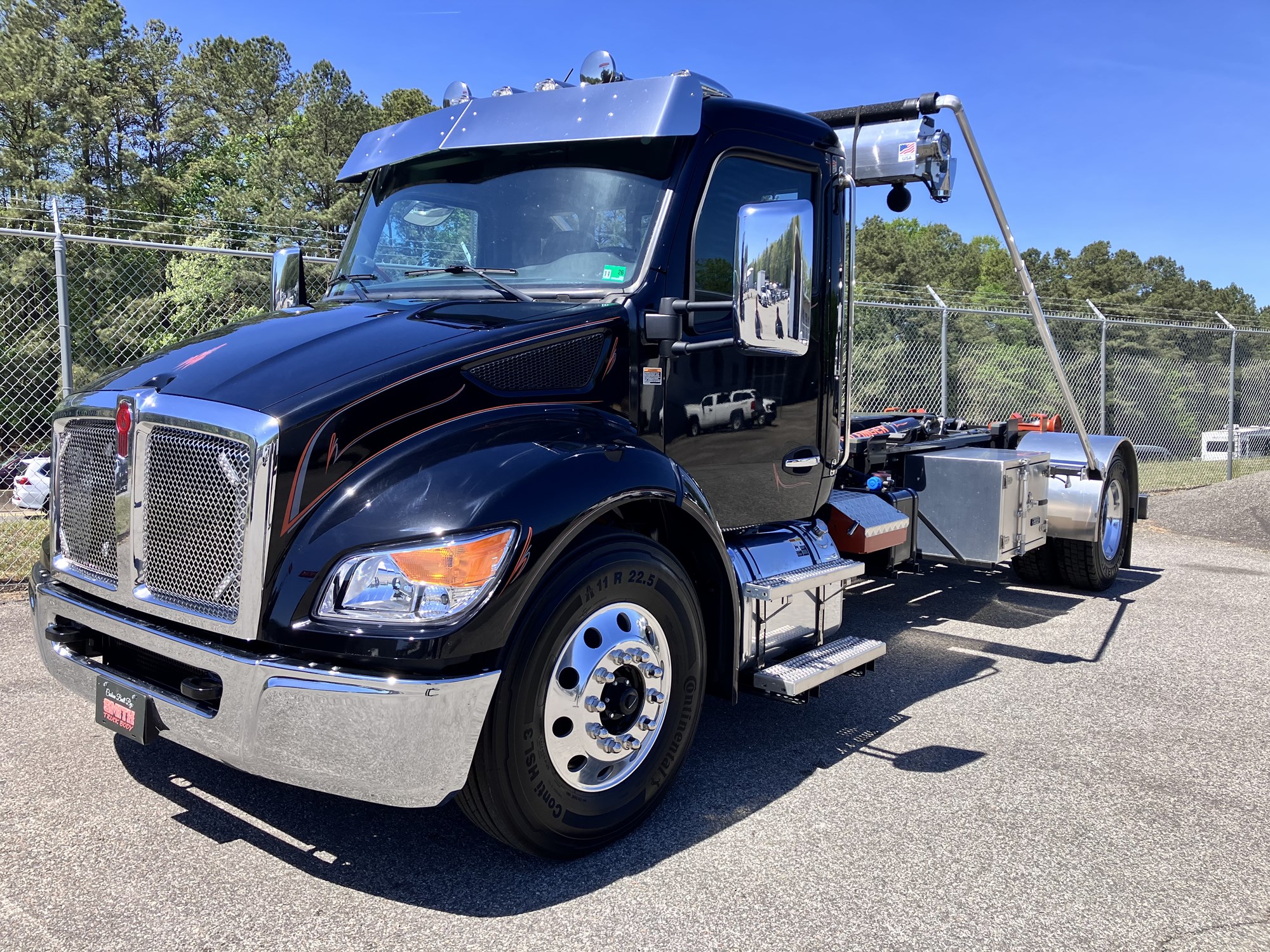 2025 Kenworth T280 - image 1 of 6