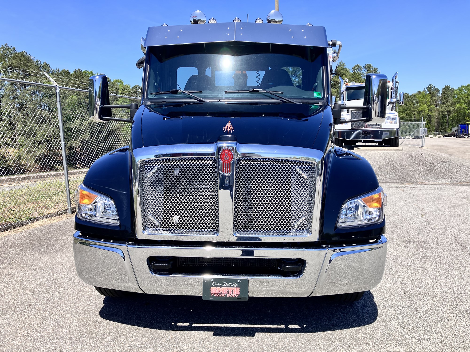 2025 Kenworth T280 - image 2 of 6