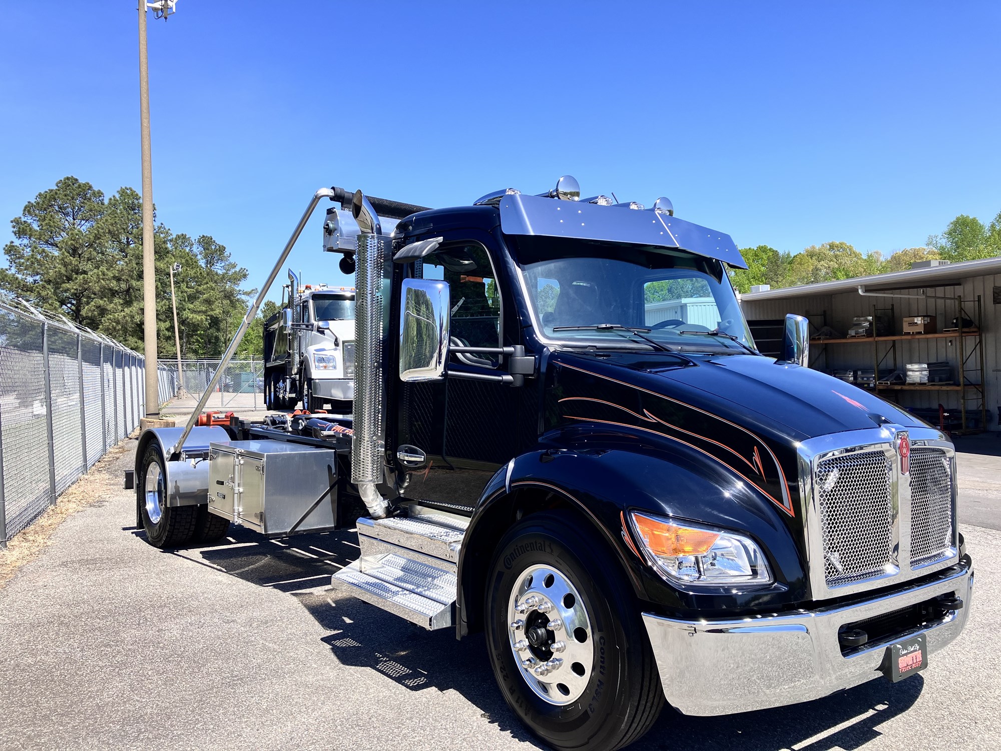 2025 Kenworth T280 - image 3 of 6