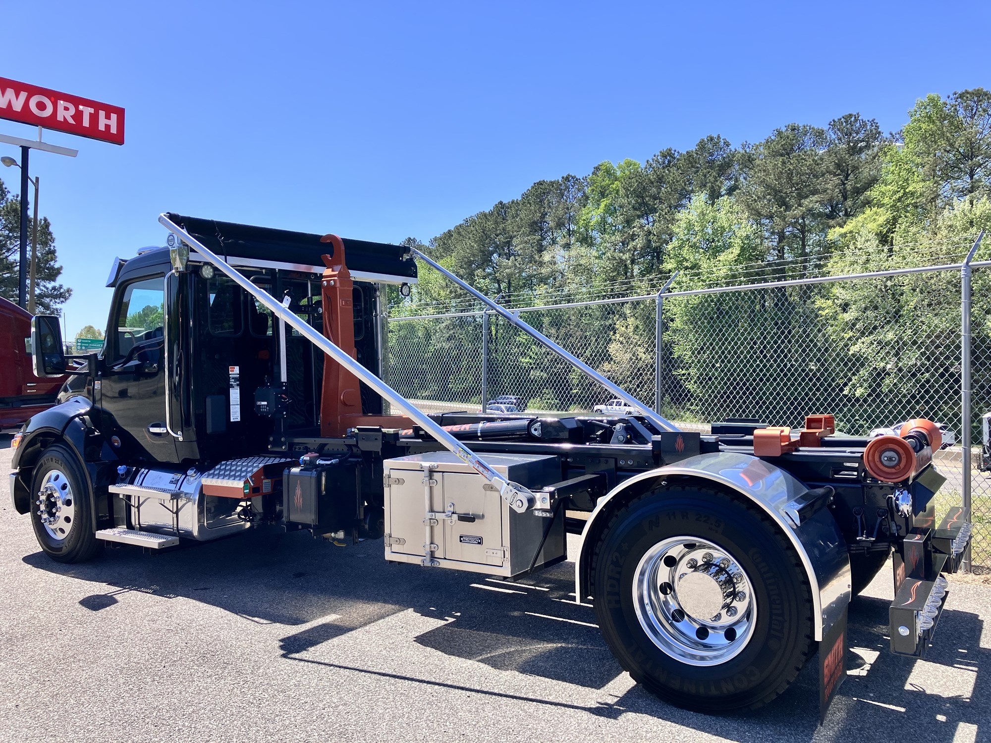 2025 Kenworth T280 - image 5 of 6