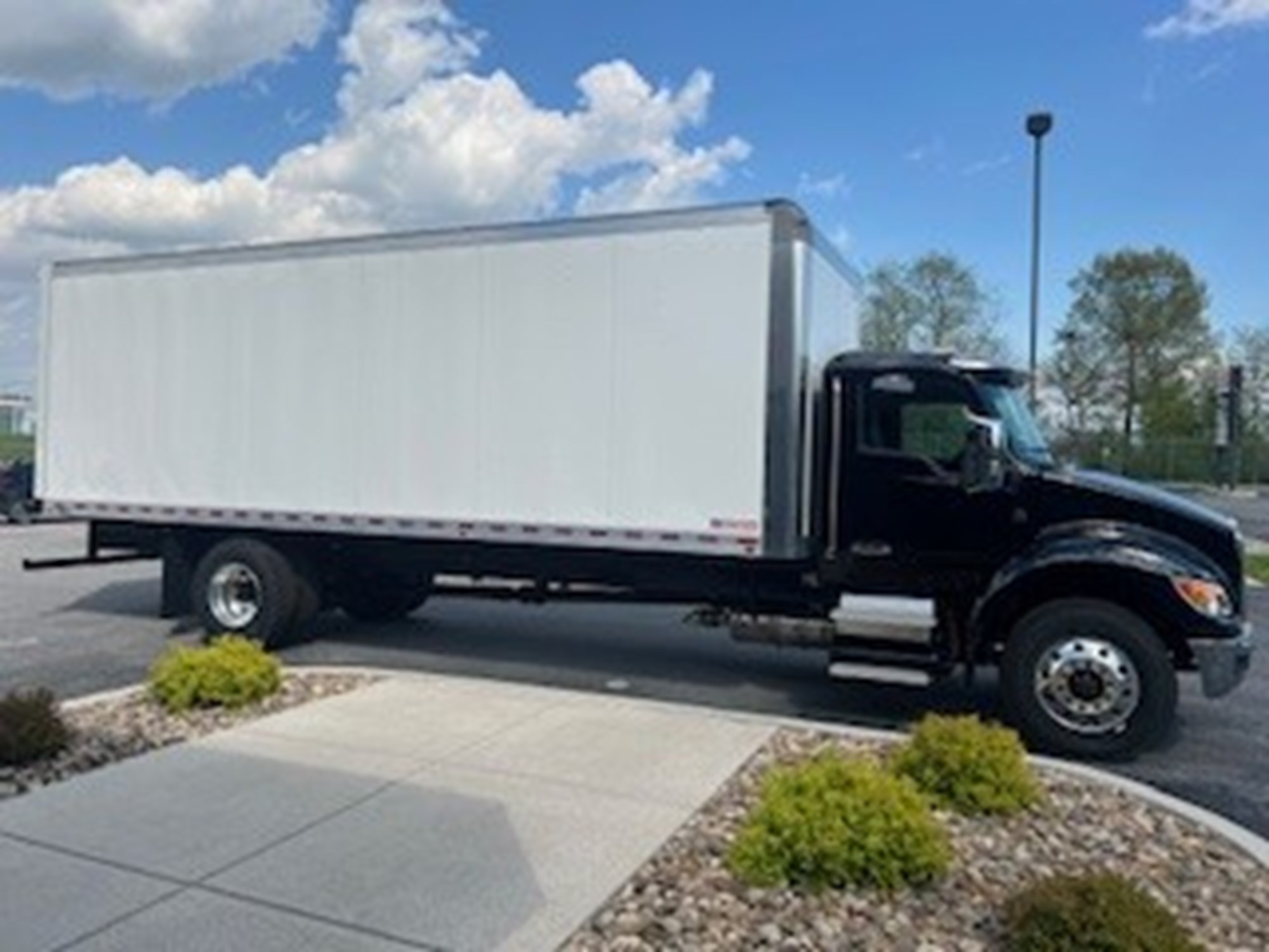 2025 Kenworth T380 - image 3 of 6