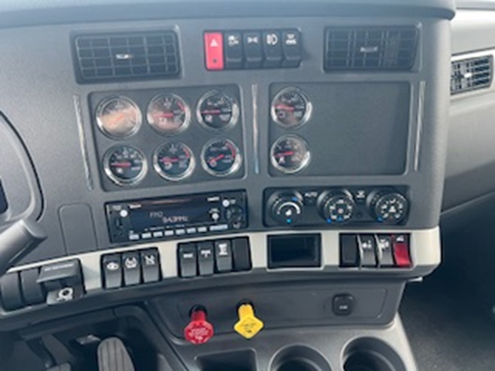 2026 Kenworth T680 Next Gen TJ193888-08 2026 Kenworth T680 Next Gen TJ193888-08