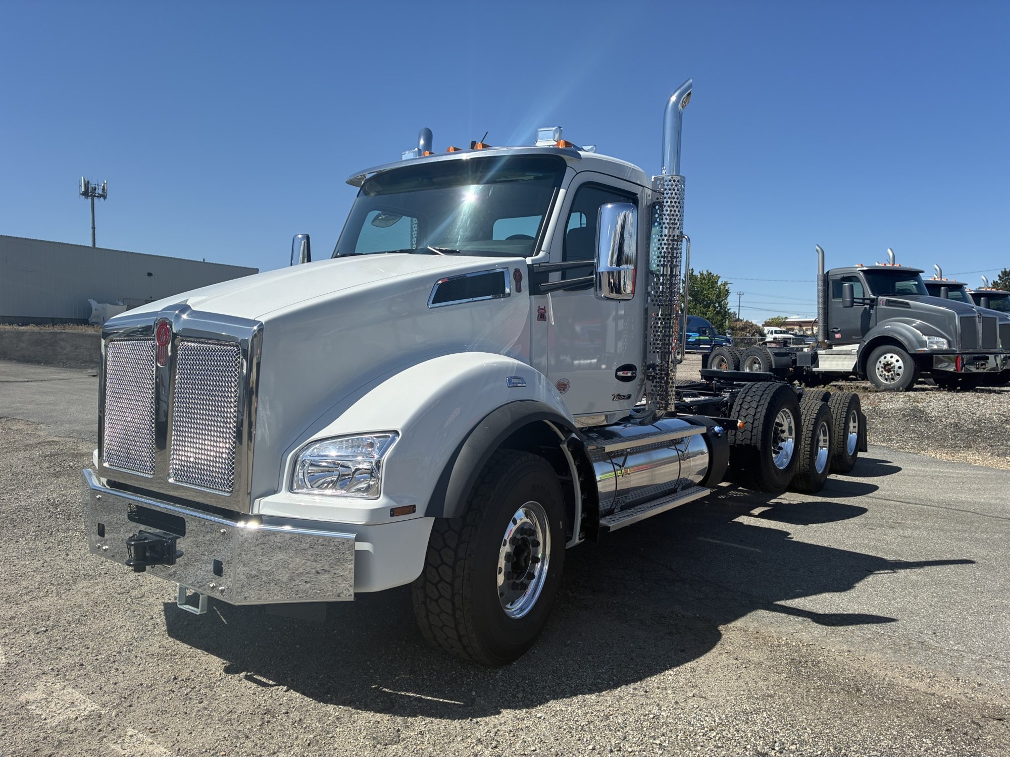 2026 Kenworth T880 - image 1 of 6