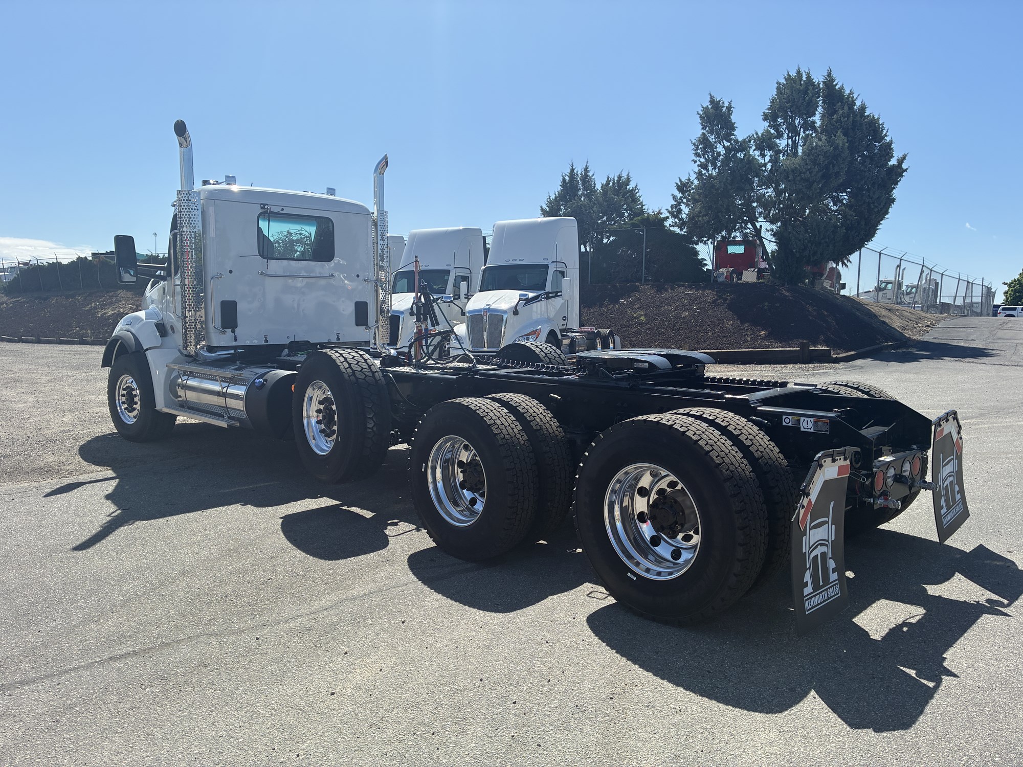 2026 Kenworth T880 - image 3 of 6