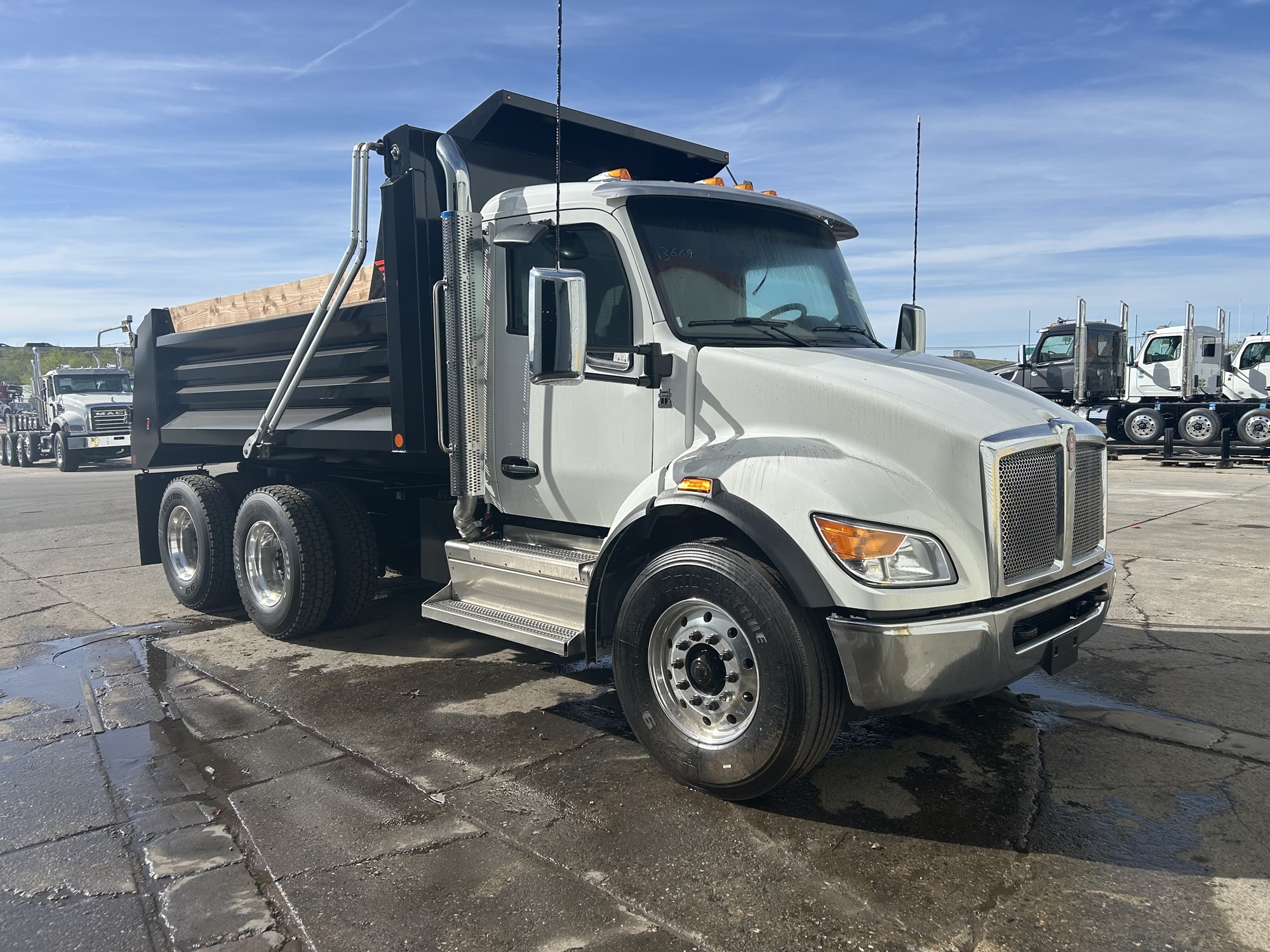 2026 Kenworth T480 - image 1 of 3