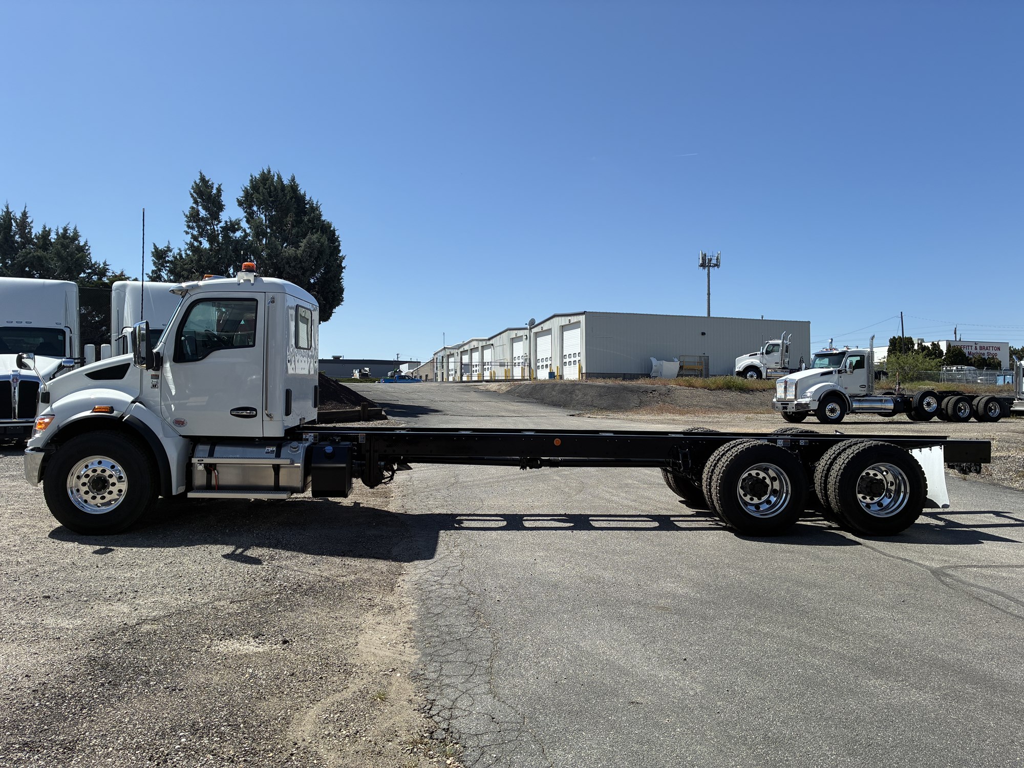 2026 Kenworth T480 - image 2 of 6