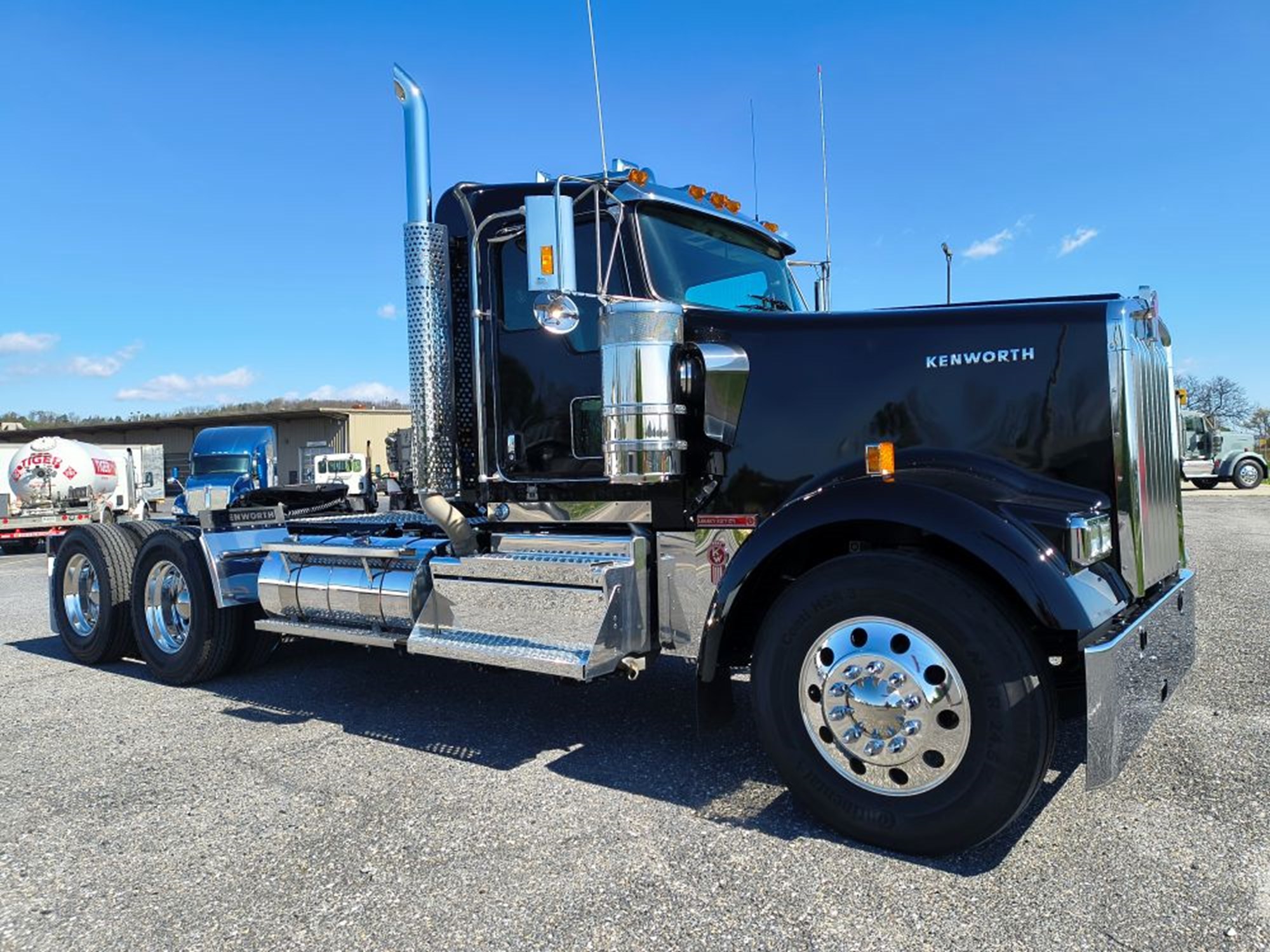 2027 Kenworth W900B - image 1 of 6