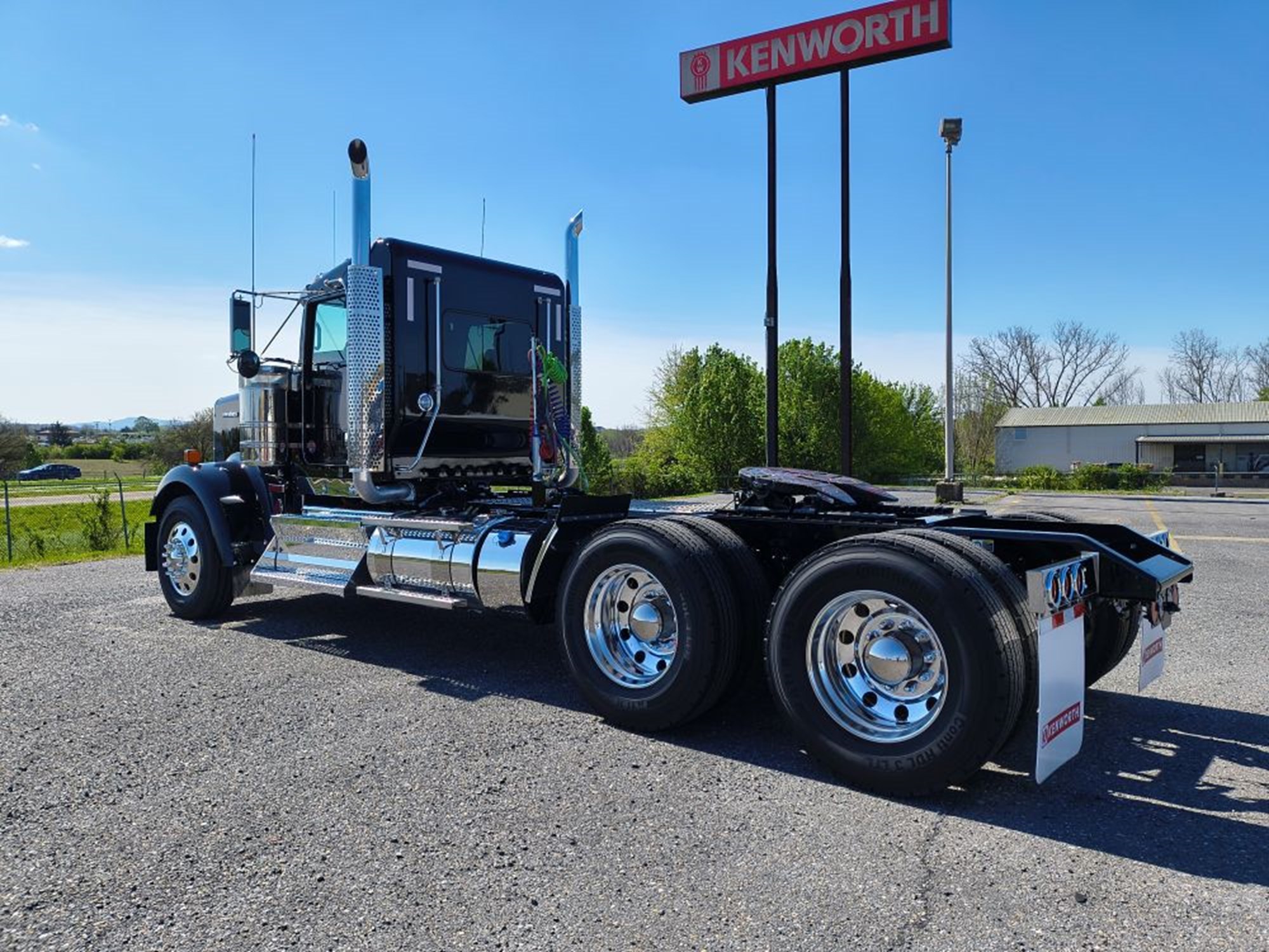 2027 Kenworth W900B - image 5 of 6