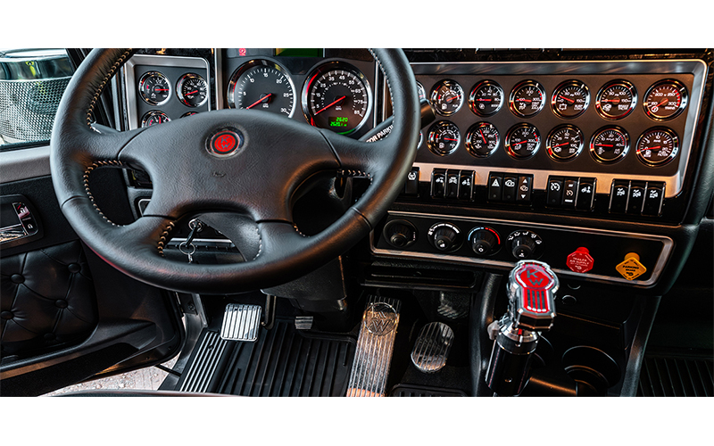 Kenworth W900 Legacy Edition Kenworth W900 Legacy Edition - image 2 of 6