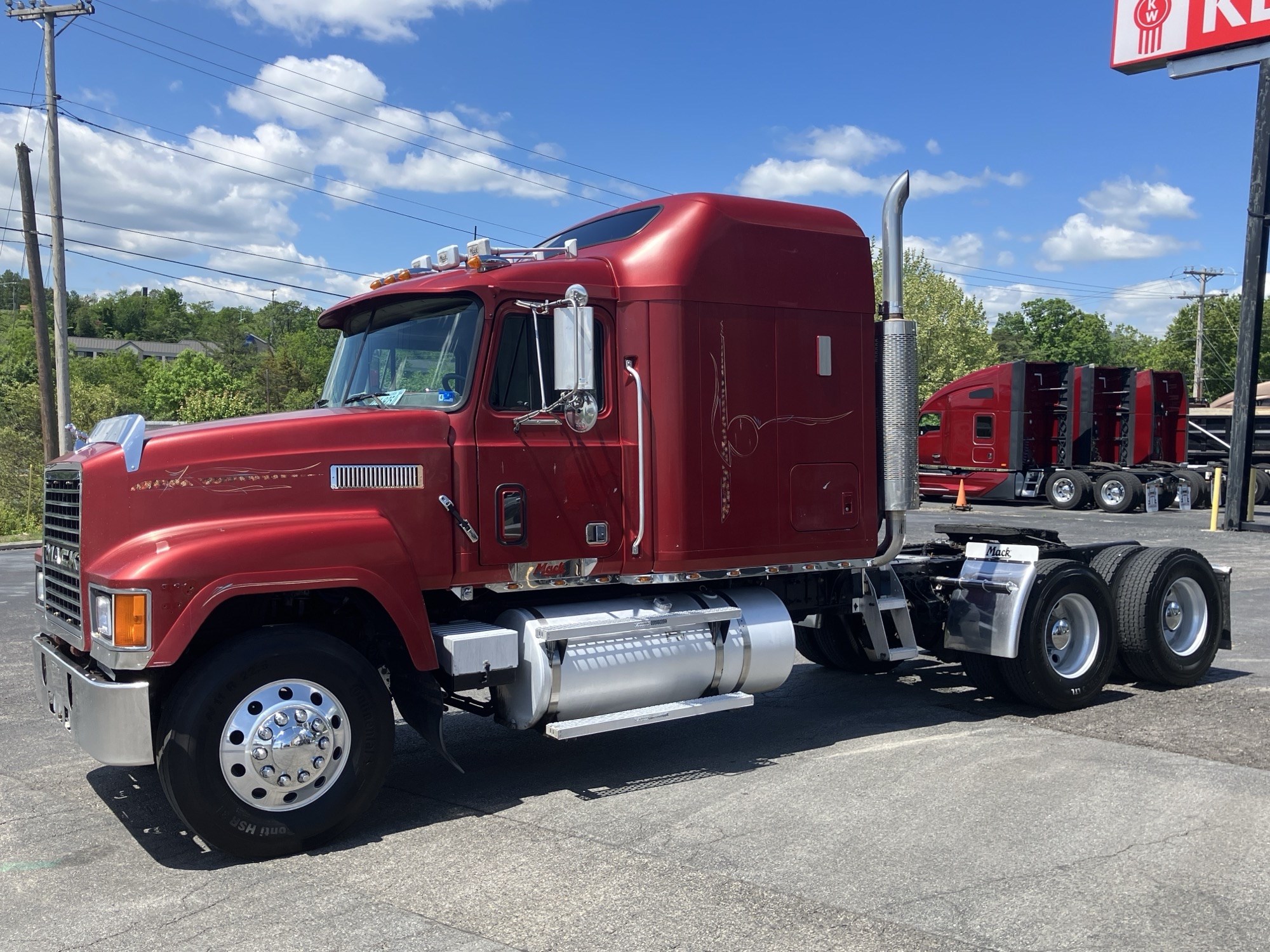 2002 Mack CH613 - image 1 of 6