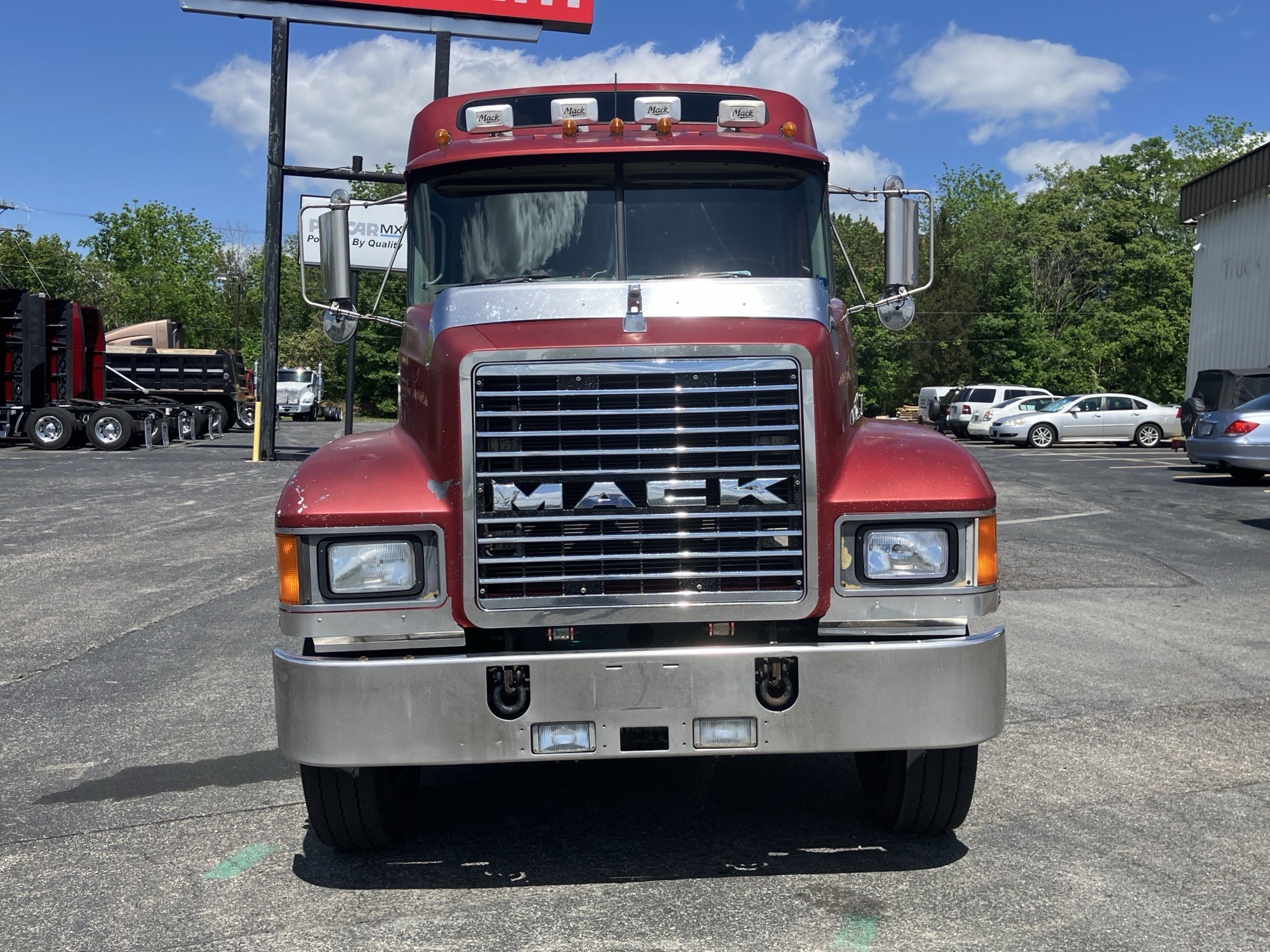 2002 Mack CH613 - image 2 of 6