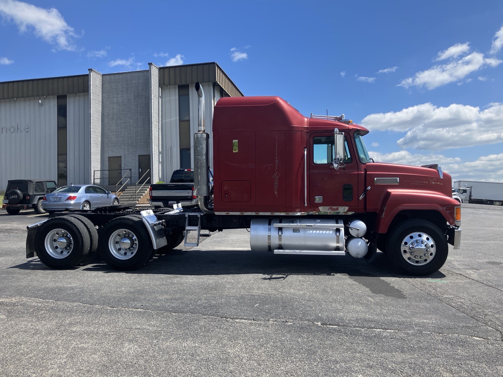 2002 Mack CH613 - image 3 of 6