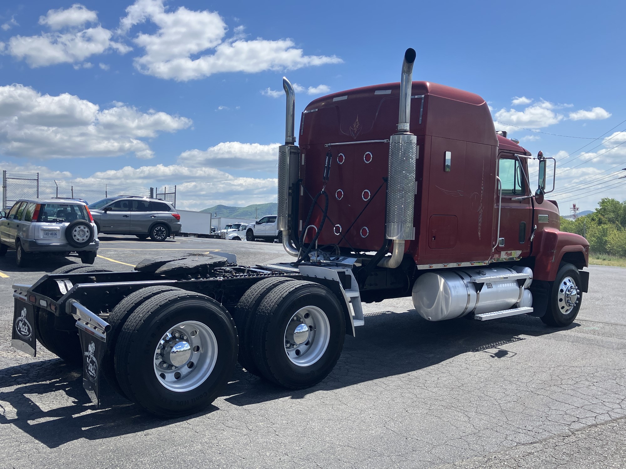 2002 Mack CH613 - image 4 of 6