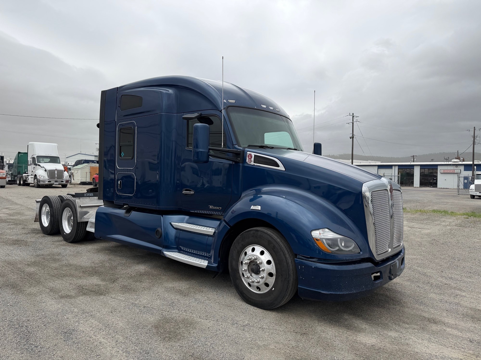 2017 Kenworth T680 2017 Kenworth T680 - image 2 of 6