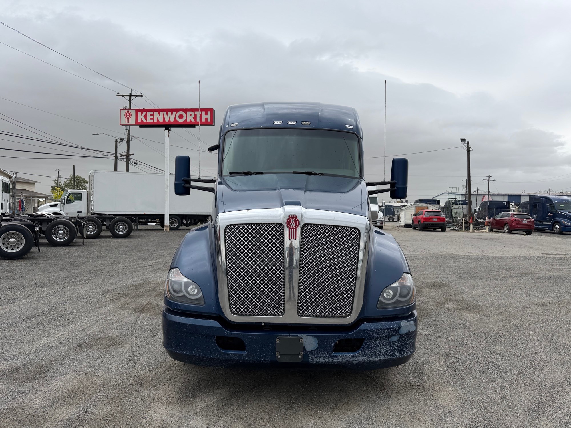 2017 Kenworth T680 2017 Kenworth T680 - image 3 of 6