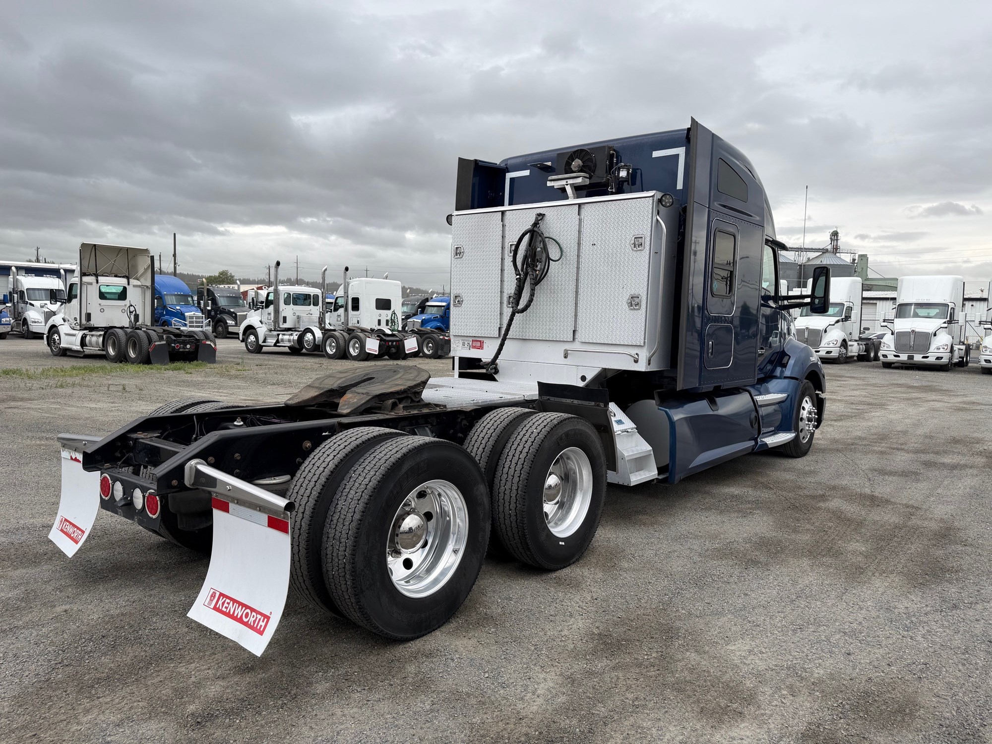 2017 Kenworth T680 2017 Kenworth T680 - image 5 of 6