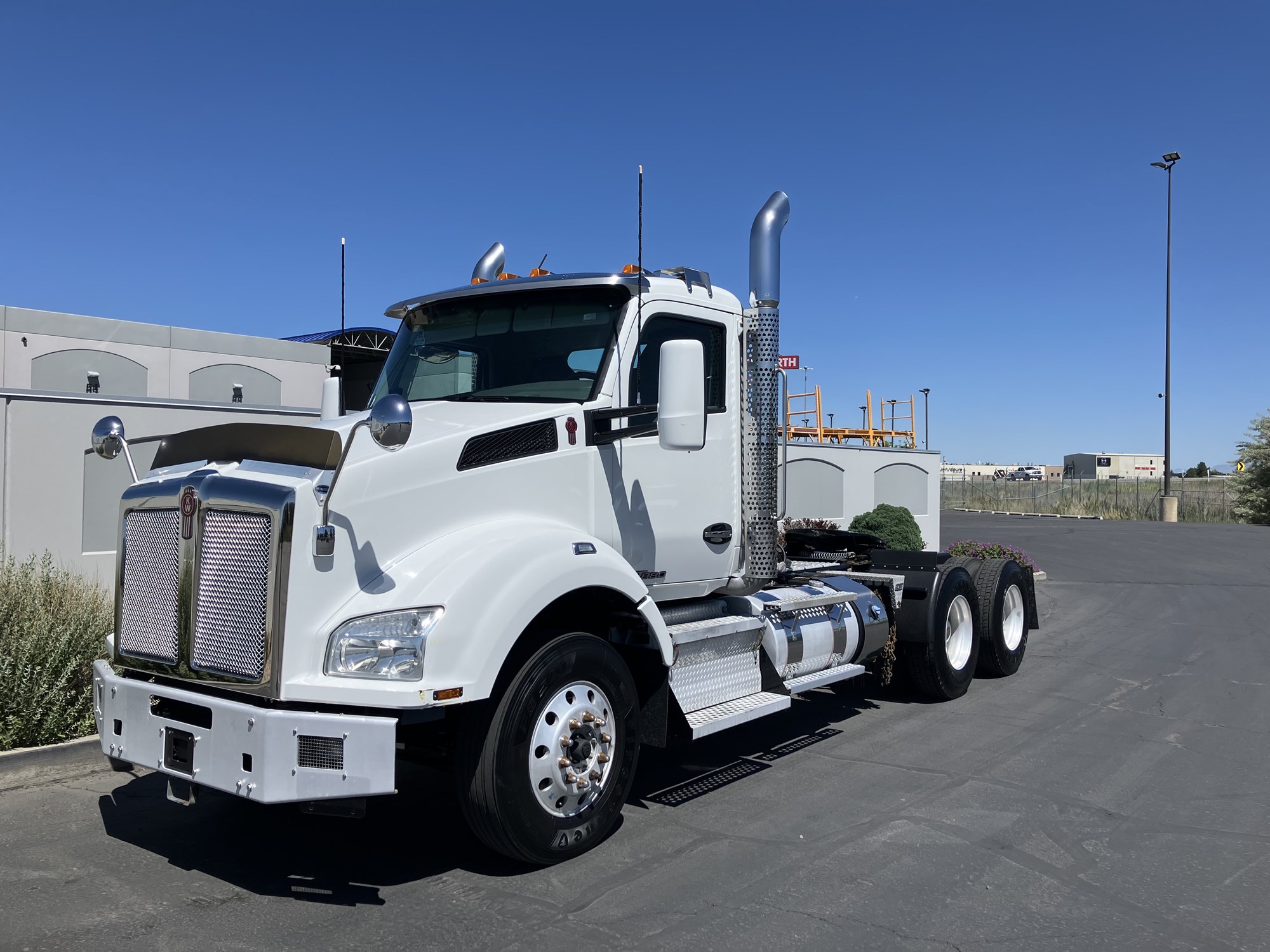 2019 Kenworth T880 2019 Kenworth T880 - image 2 of 6