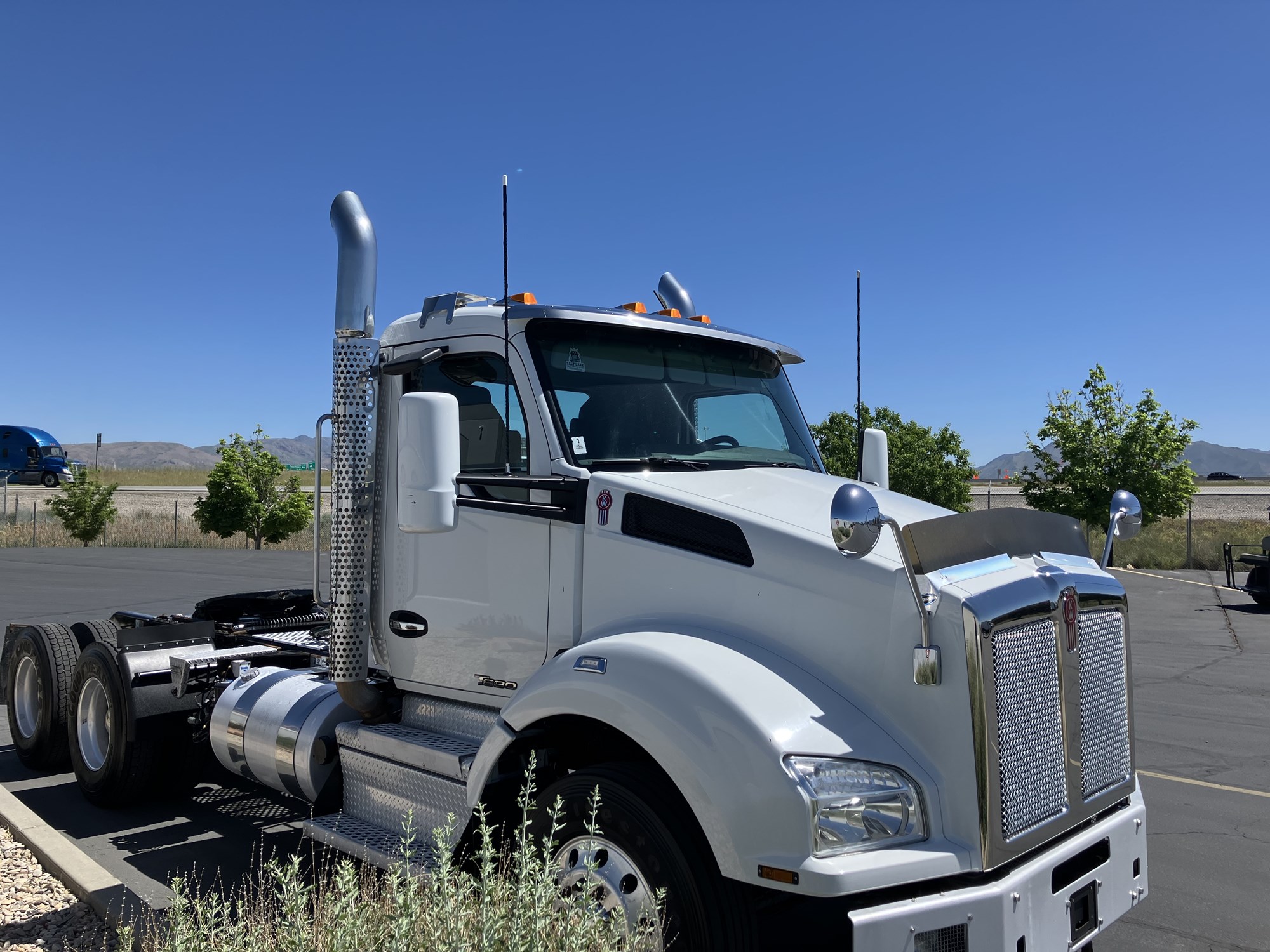 2019 Kenworth T880 2019 Kenworth T880 - image 4 of 6