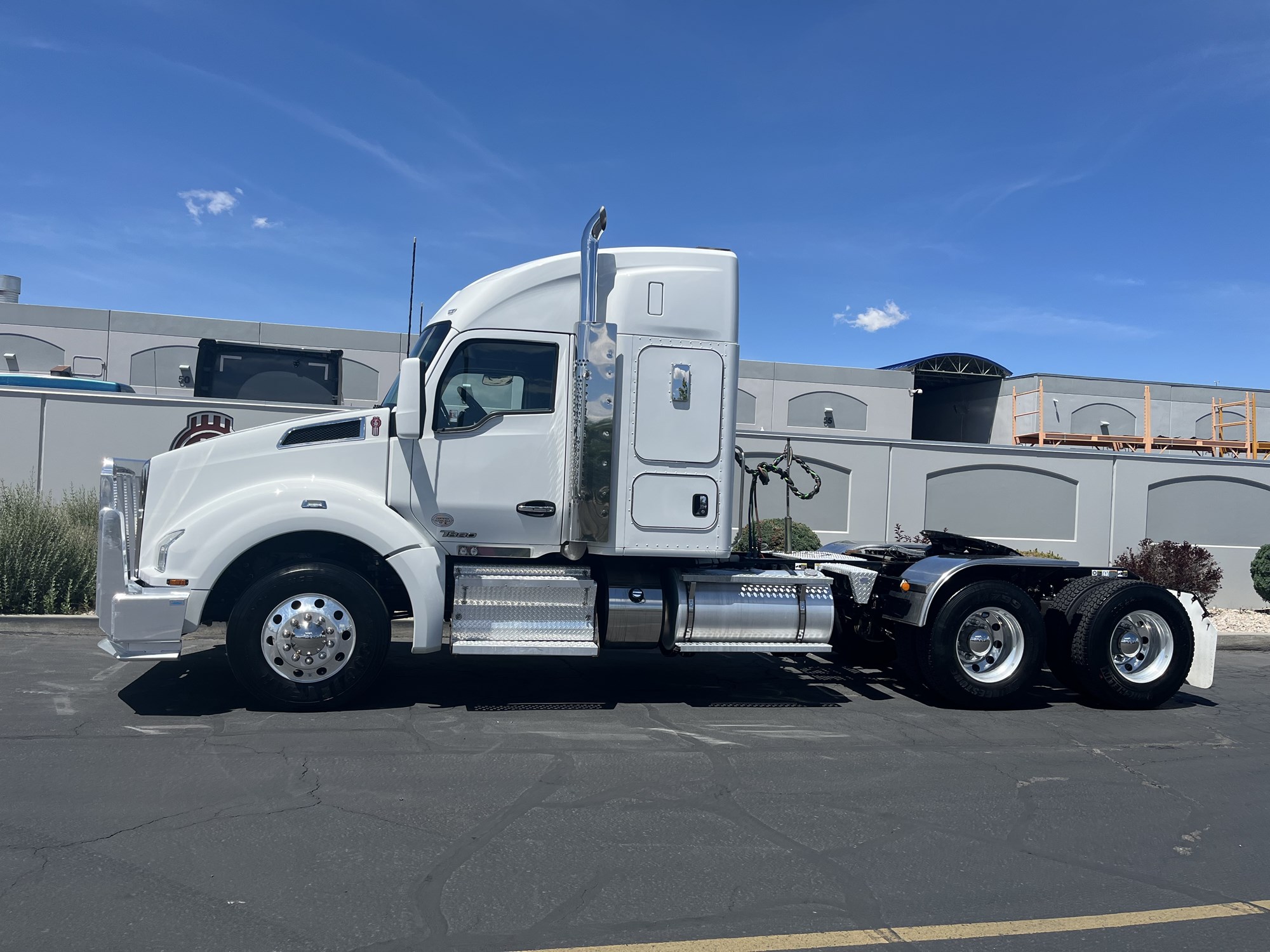 2020 Kenworth T880 2020 Kenworth T880 - image 1 of 6