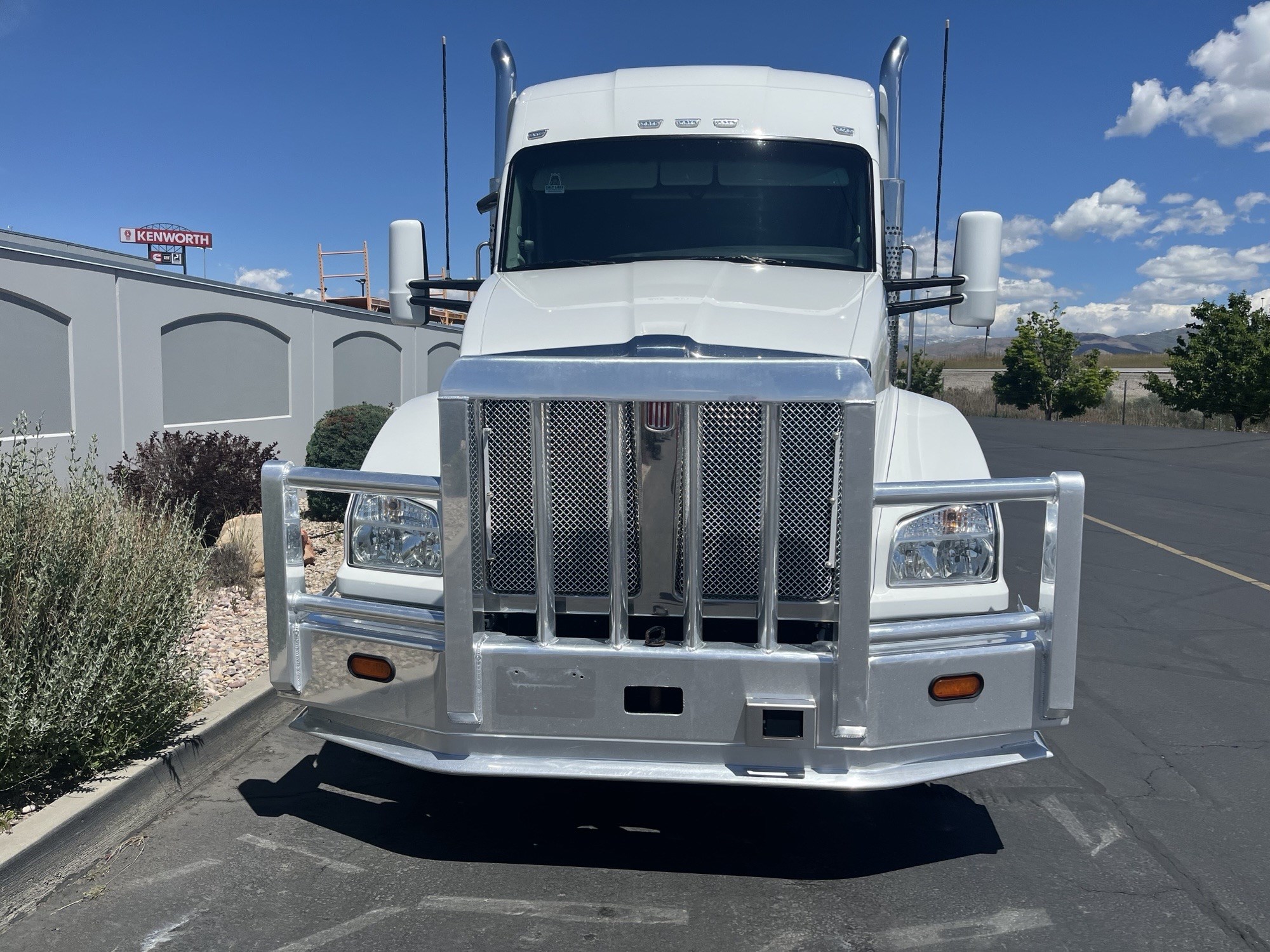 2020 Kenworth T880 2020 Kenworth T880 - image 3 of 6