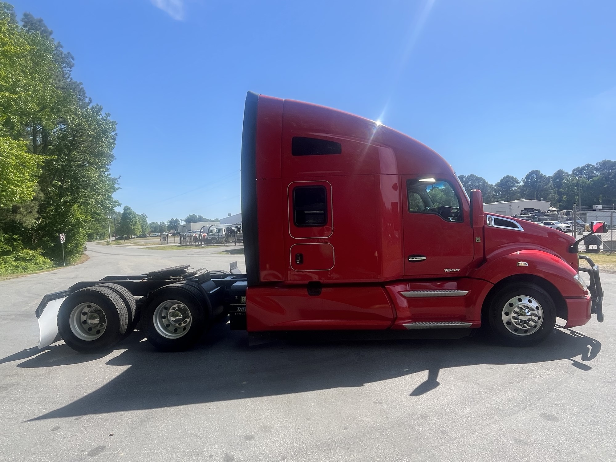 2020 Kenworth T680 2020 Kenworth T680 - image 4 of 6