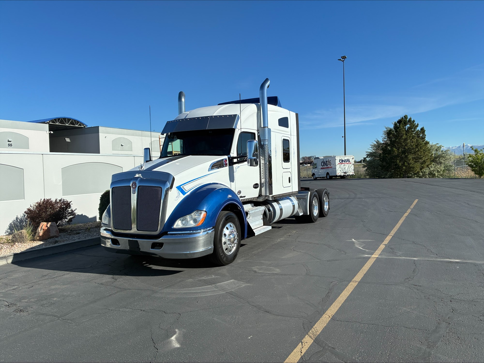 2020 Kenworth T680 2020 Kenworth T680 - image 2 of 6