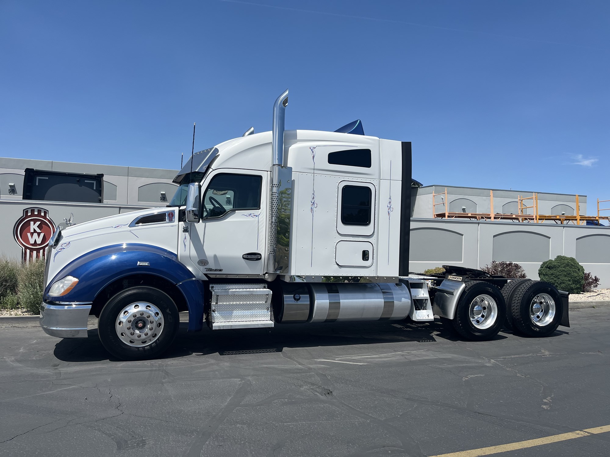 2020 Kenworth T680 - image 1 of 6