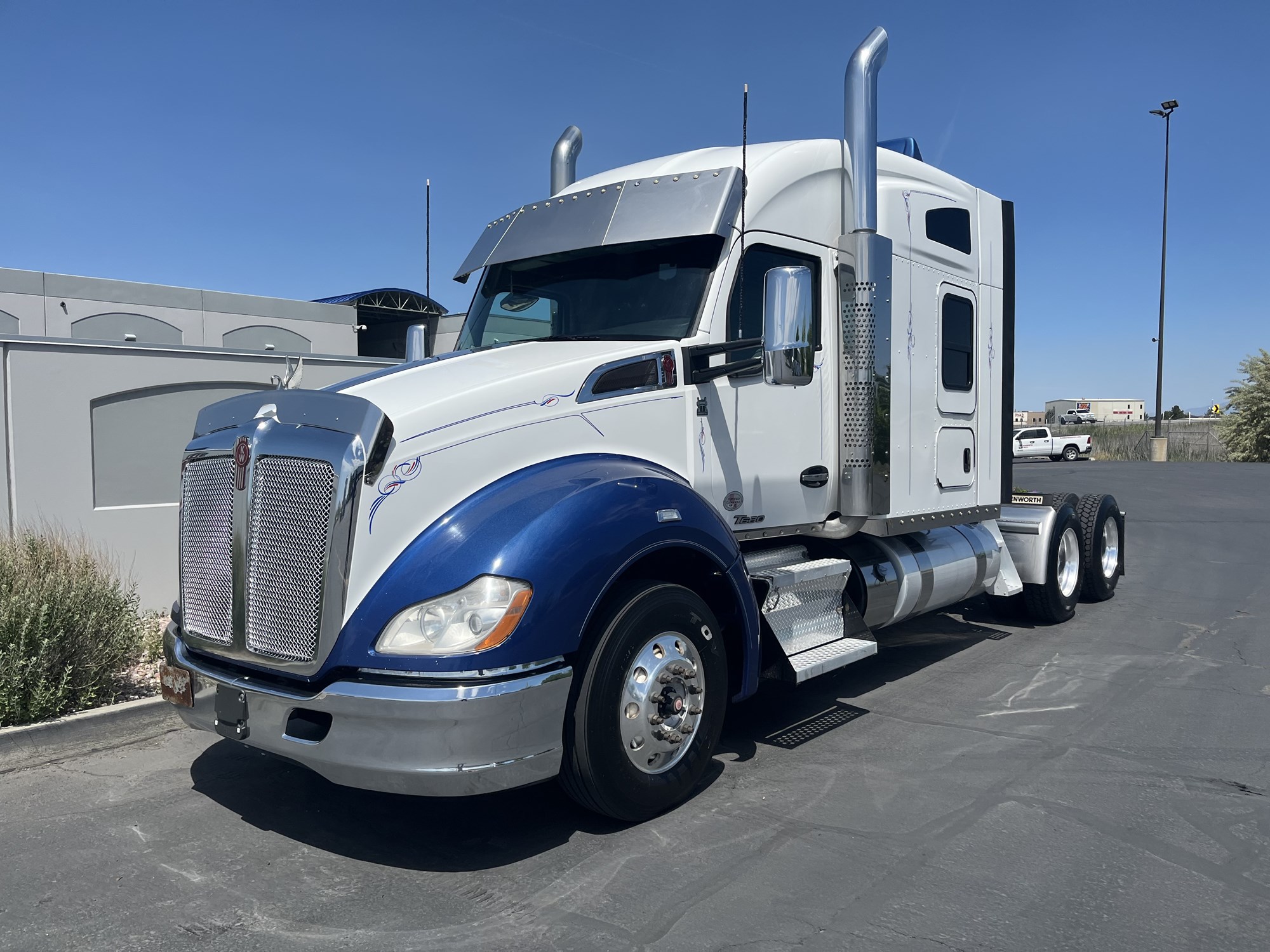 2020 Kenworth T680 - image 2 of 6