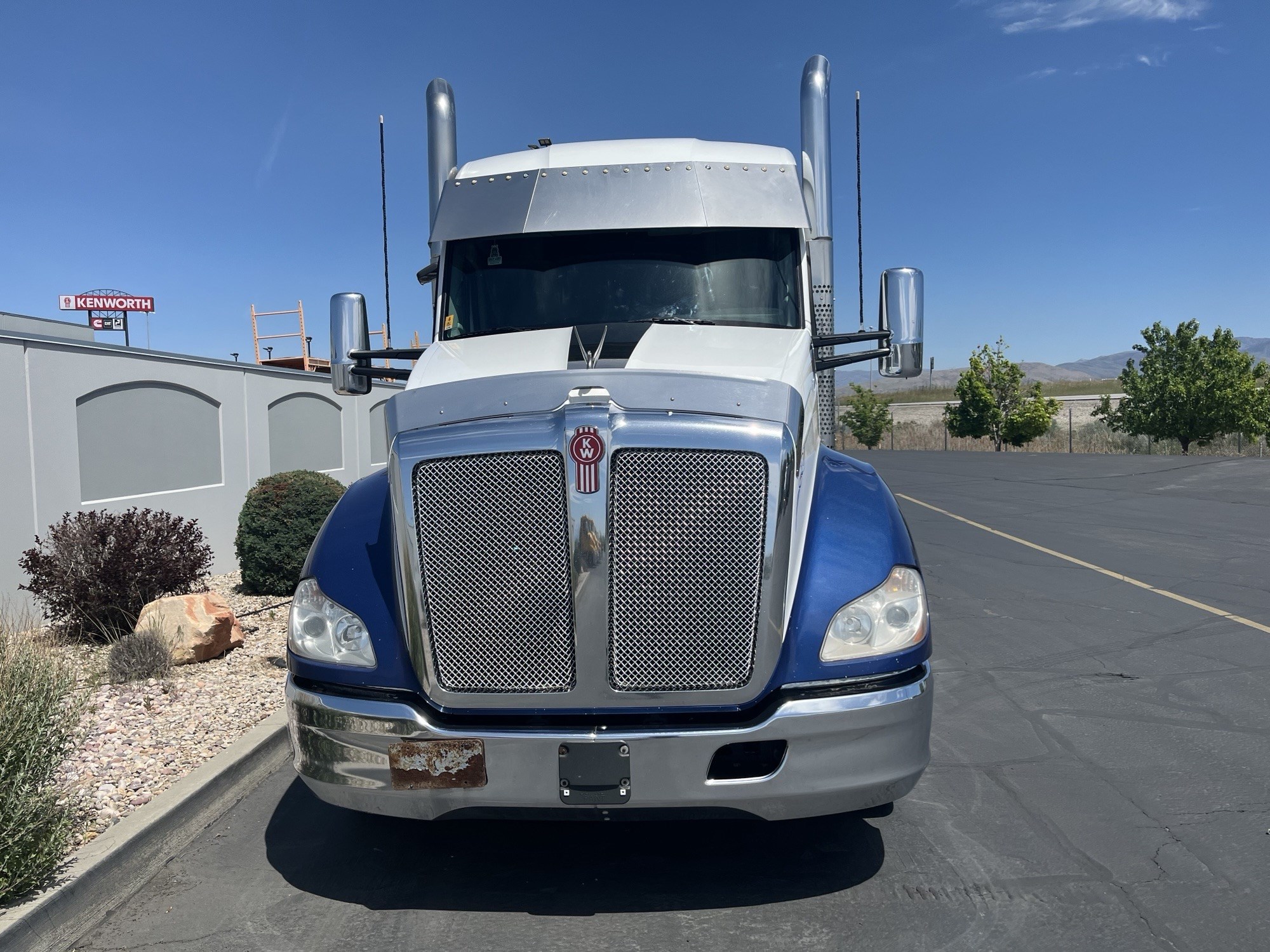 2020 Kenworth T680 - image 3 of 6