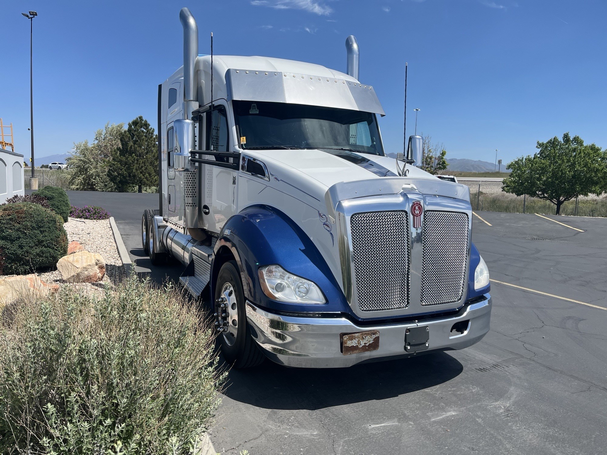 2020 Kenworth T680 - image 4 of 6