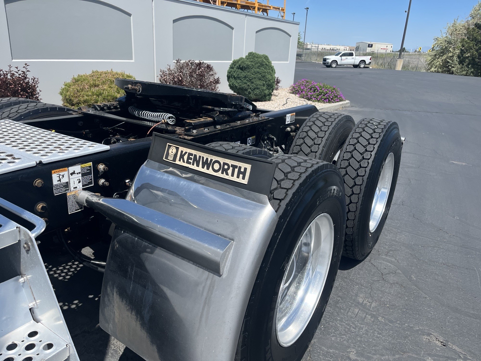 2020 Kenworth T680 - image 5 of 6