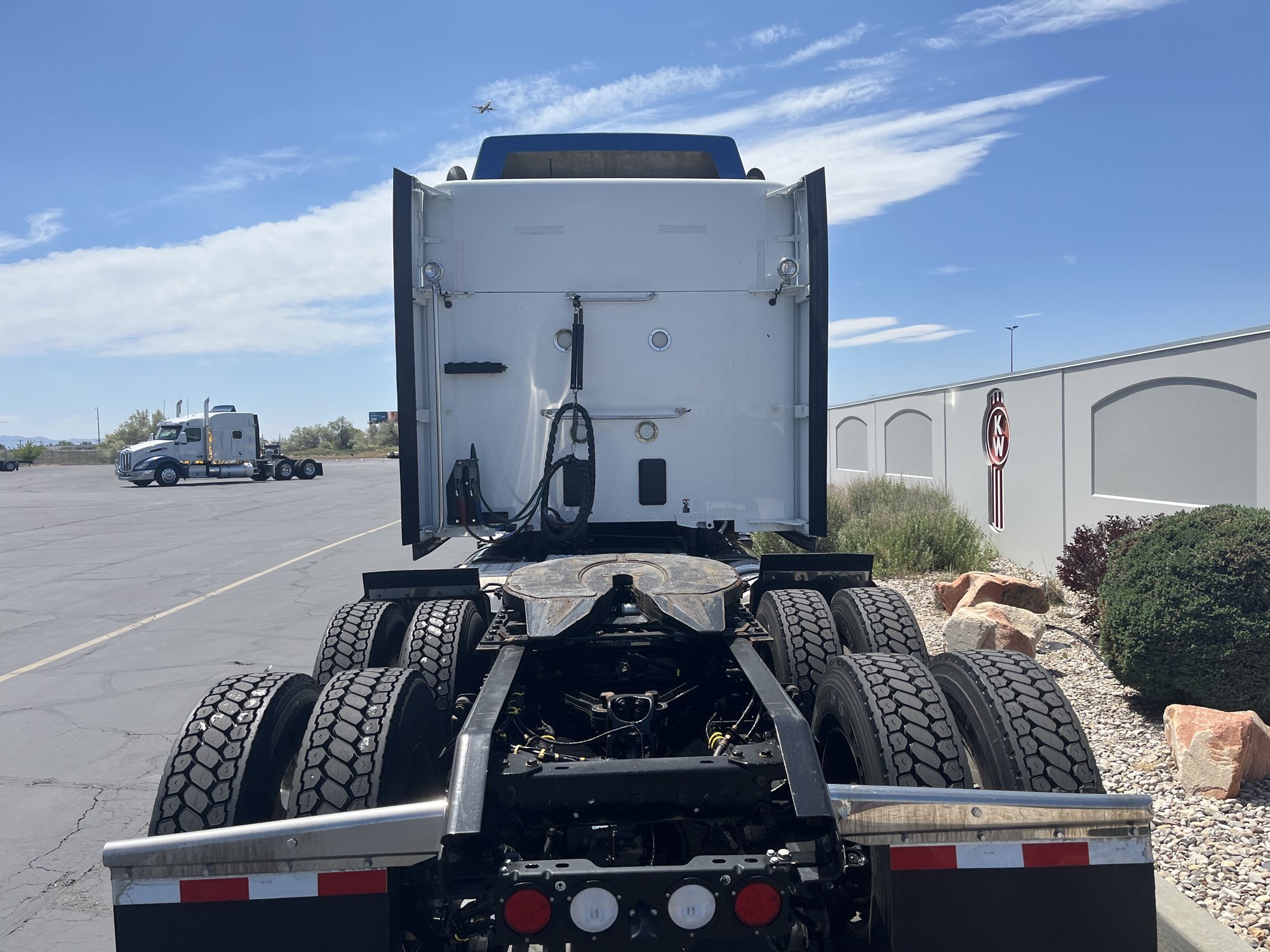 2020 Kenworth T680 - image 6 of 6