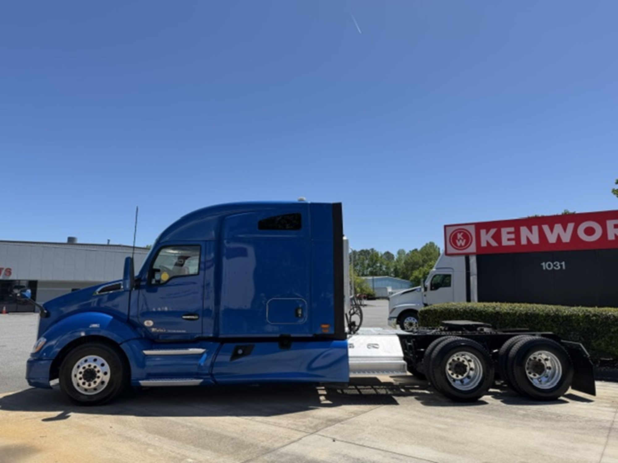 2021 Kenworth T680 - image 1 of 6