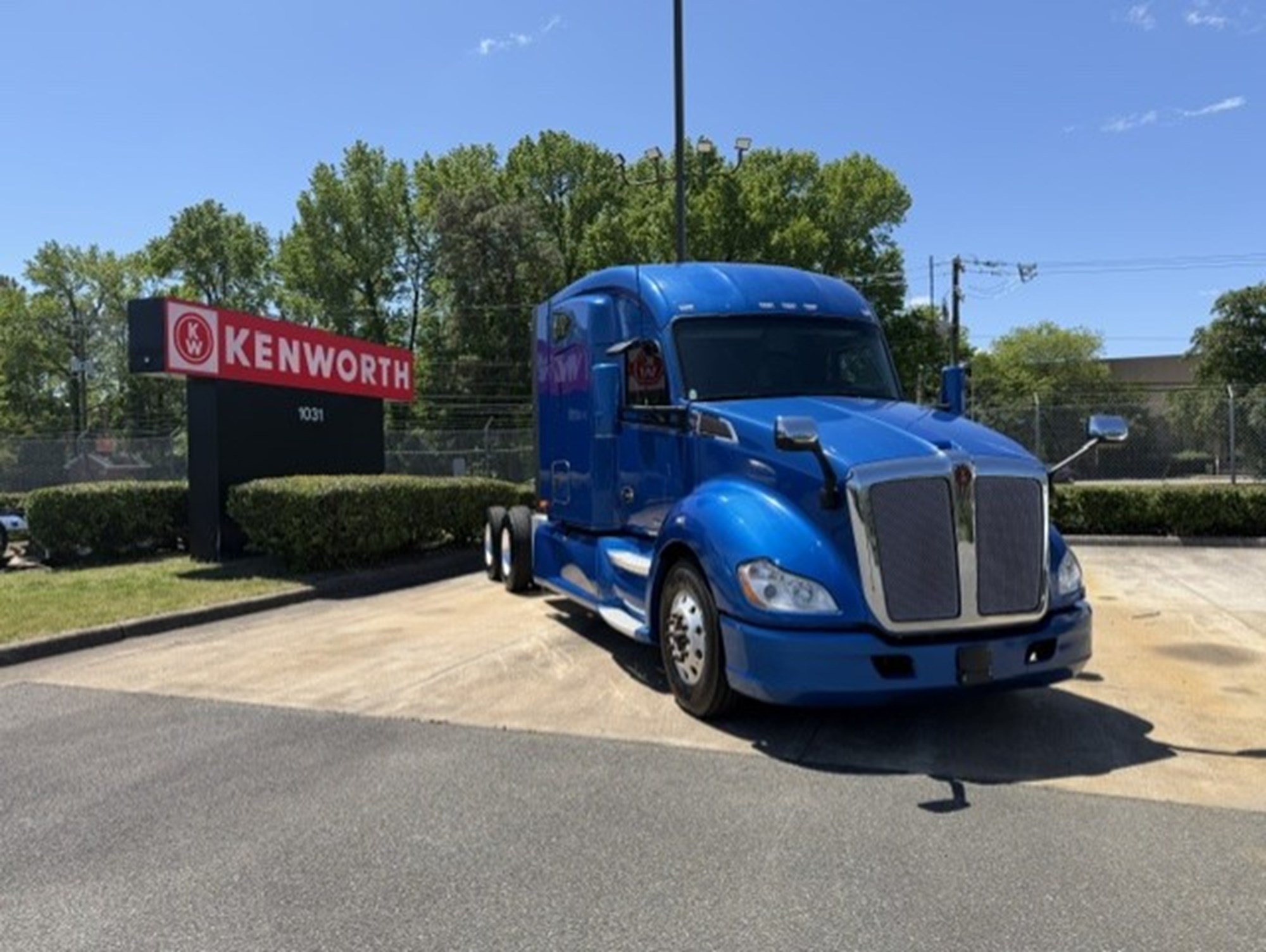 2021 Kenworth T680 - image 2 of 6