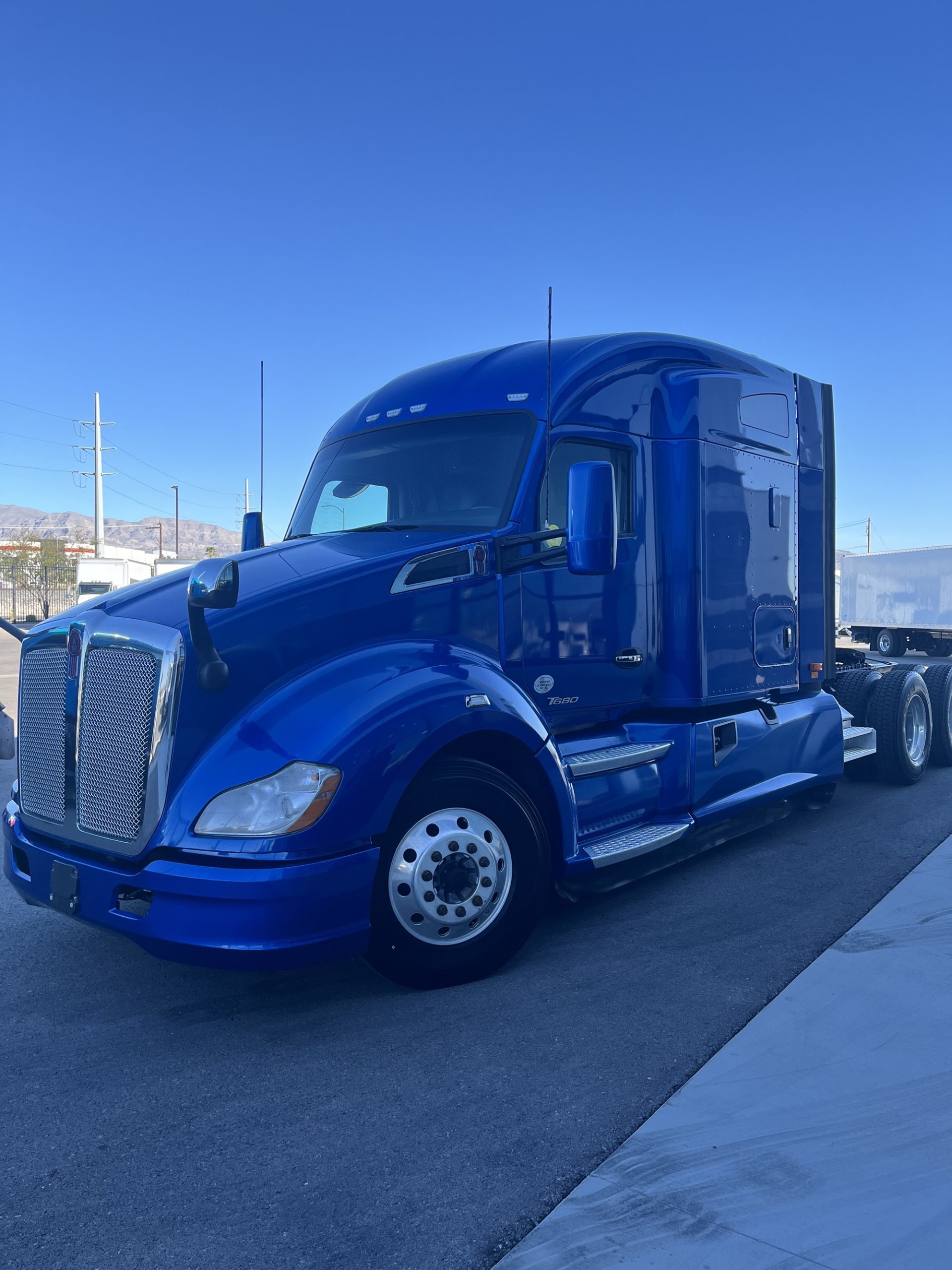 2021 Kenworth T680 - image 2 of 6