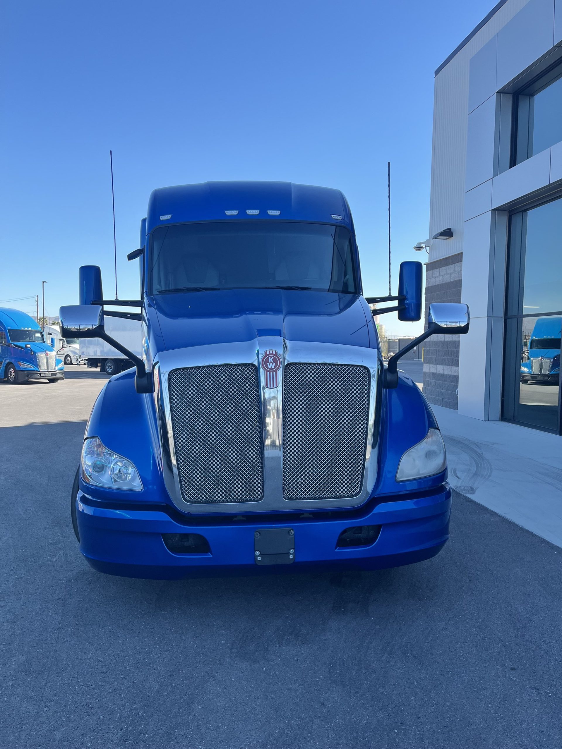 2021 Kenworth T680 - image 3 of 6