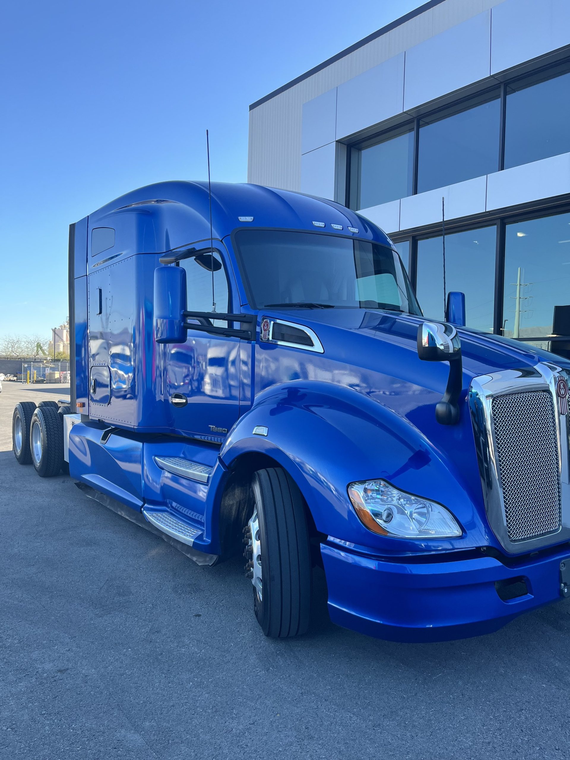 2021 Kenworth T680 - image 4 of 6