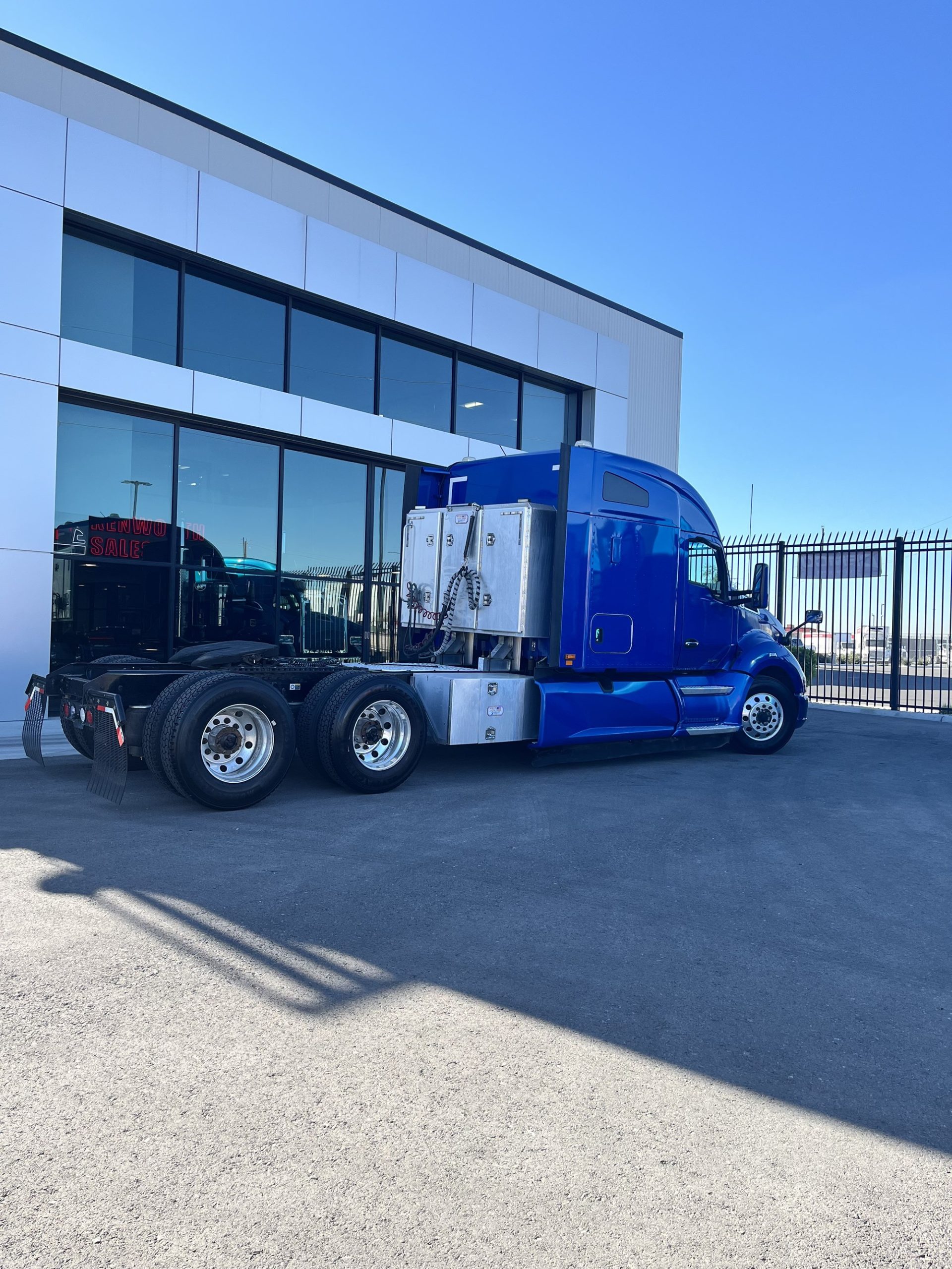 2021 Kenworth T680 - image 5 of 6