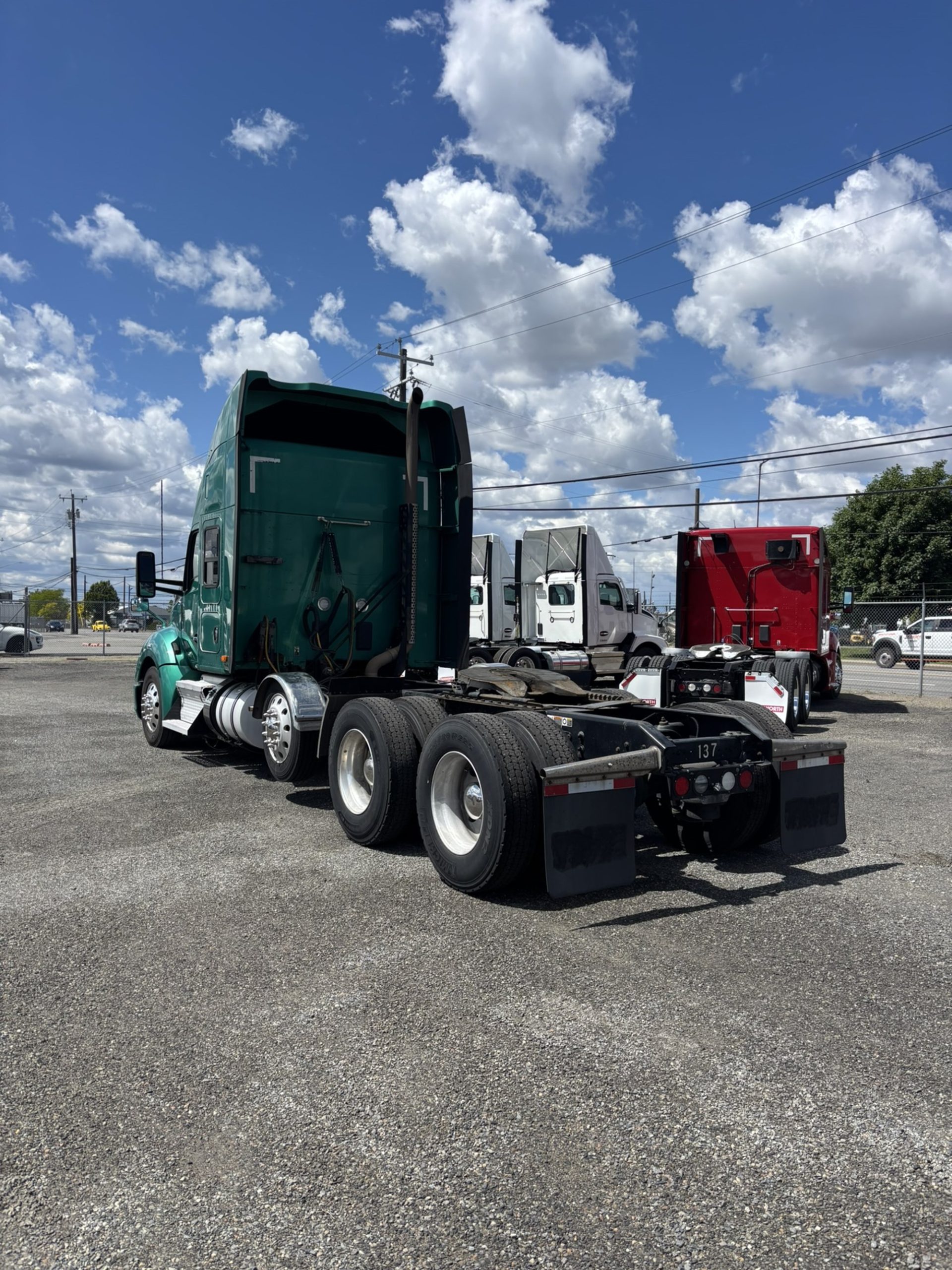 2021 Kenworth T680 2021 Kenworth T680 - image 2 of 6