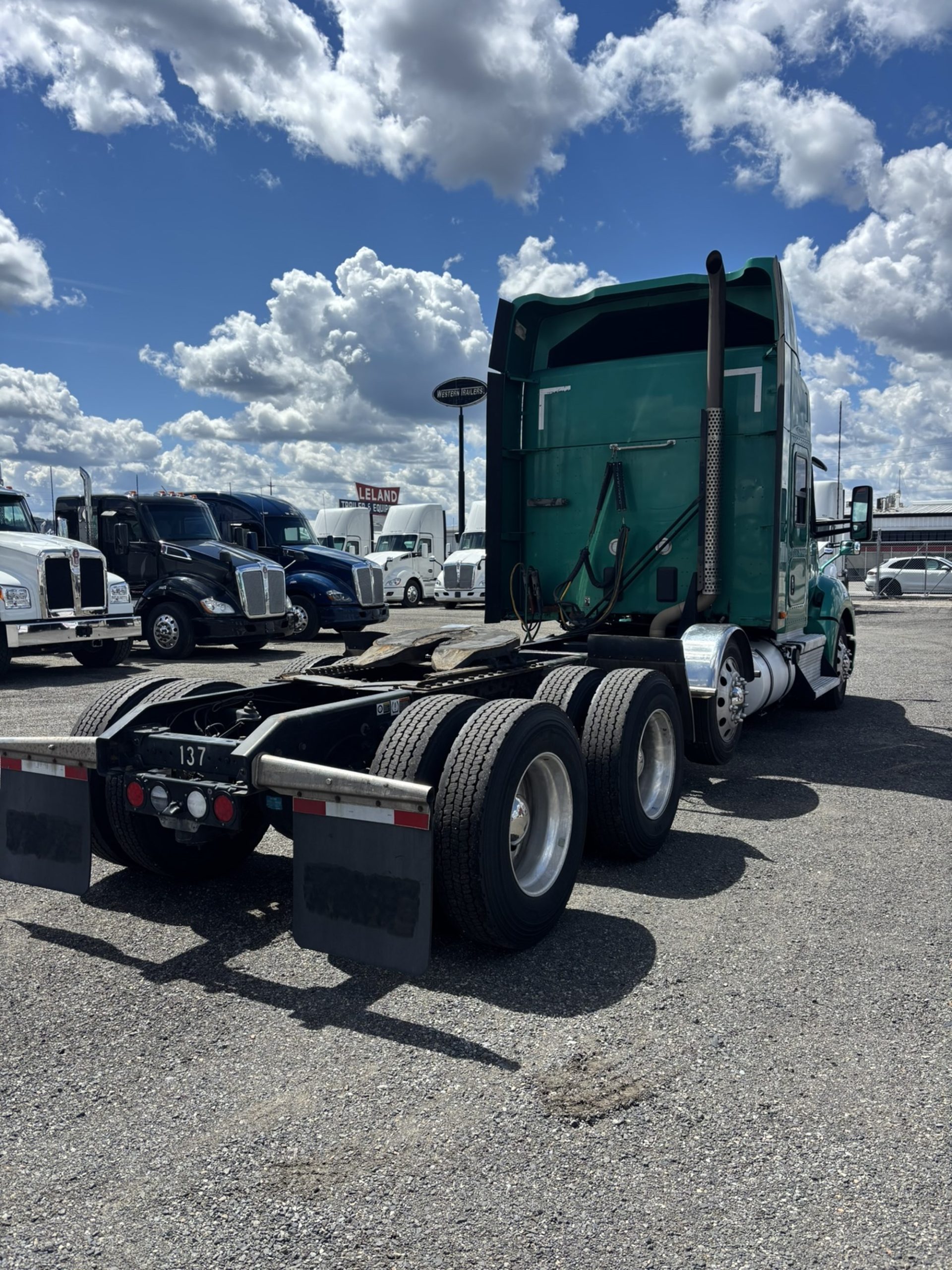 2021 Kenworth T680 2021 Kenworth T680 - image 3 of 6